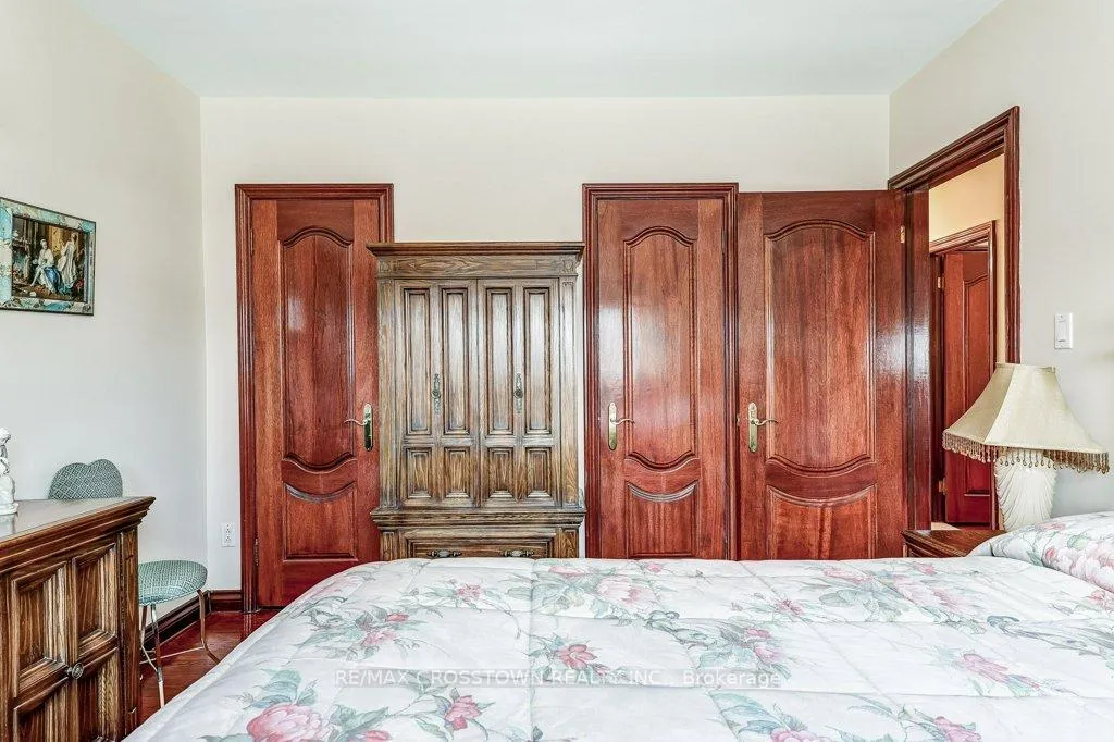 Photo 22 of 25 Rockbank Crescent, North York, Humberlea-Pelmo Park — HOMEH
