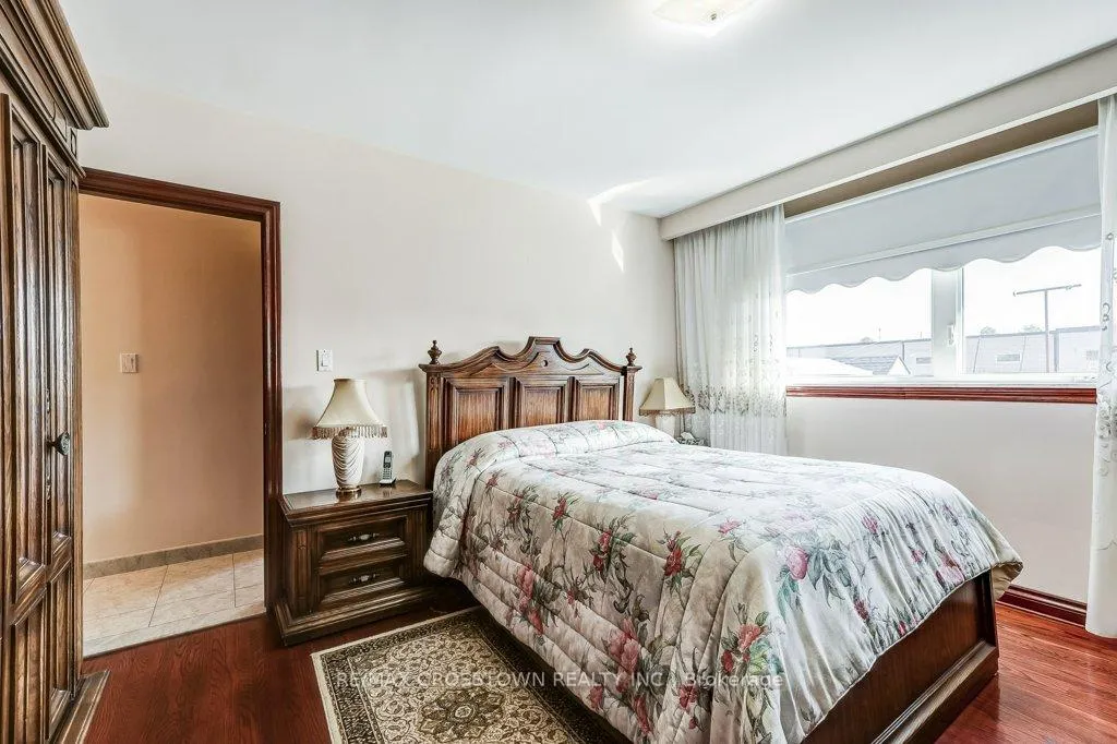 Photo 23 of 25 Rockbank Crescent, North York, Humberlea-Pelmo Park — HOMEH