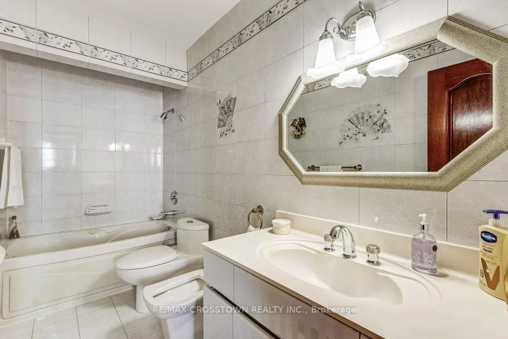Photo 24 of 25 Rockbank Crescent, North York, Humberlea-Pelmo Park — HOMEH
