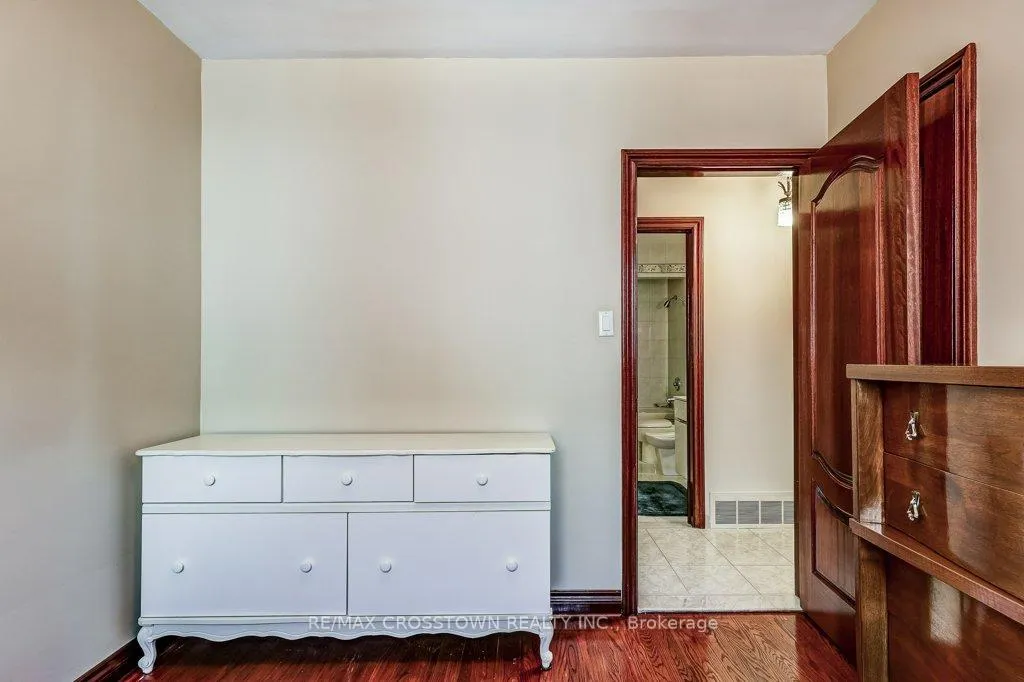 Photo 26 of 25 Rockbank Crescent, North York, Humberlea-Pelmo Park — HOMEH