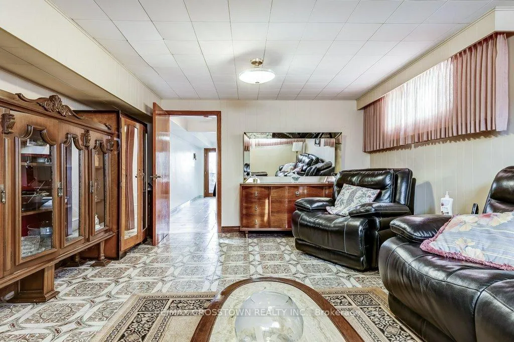 Photo 31 of 25 Rockbank Crescent, North York, Humberlea-Pelmo Park — HOMEH