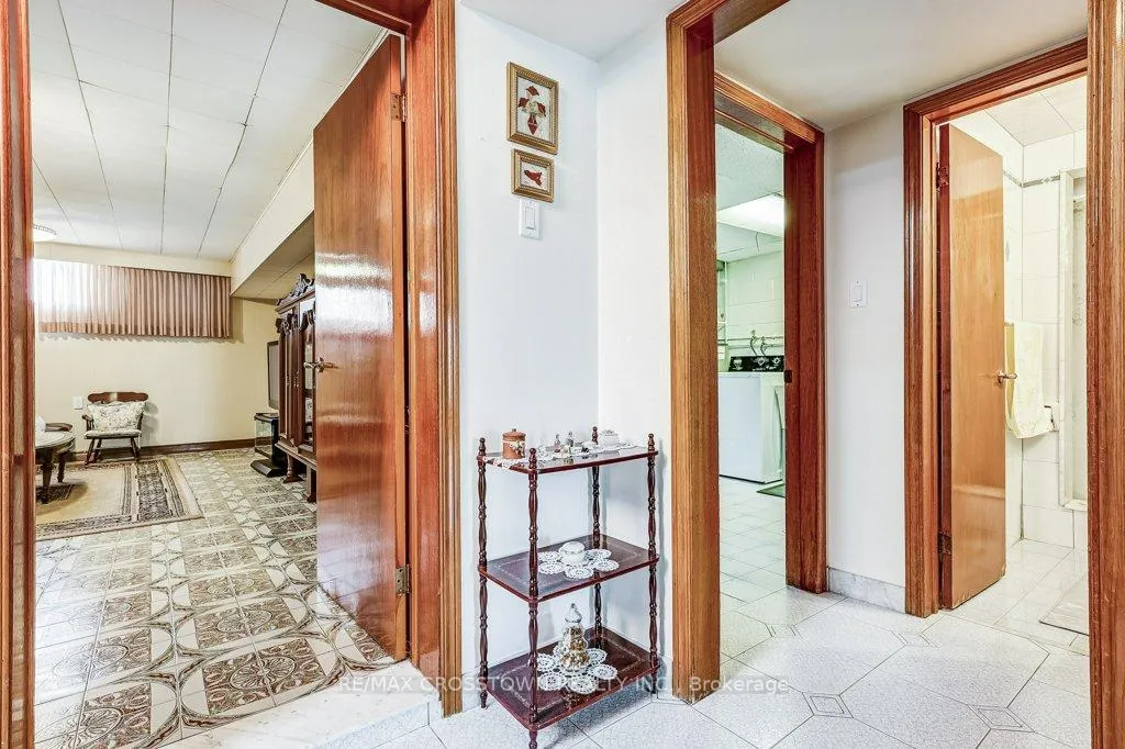 Photo 32 of 25 Rockbank Crescent, North York, Humberlea-Pelmo Park — HOMEH