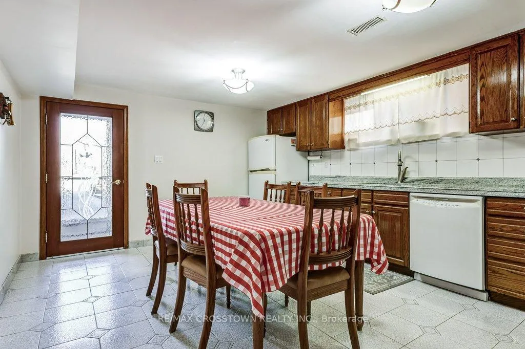 Photo 34 of 25 Rockbank Crescent, North York, Humberlea-Pelmo Park — HOMEH