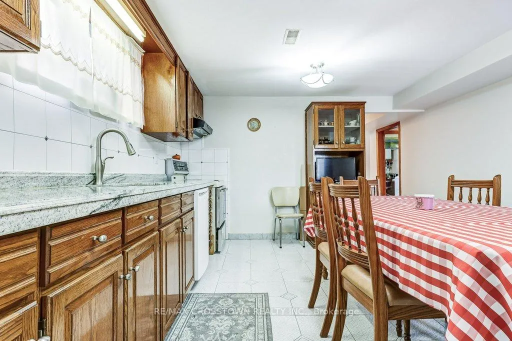 Photo 36 of 25 Rockbank Crescent, North York, Humberlea-Pelmo Park — HOMEH
