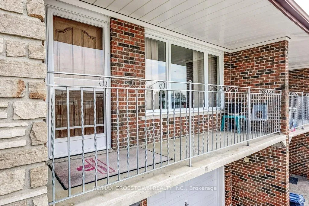 Photo 40 of 25 Rockbank Crescent, North York, Humberlea-Pelmo Park — HOMEH