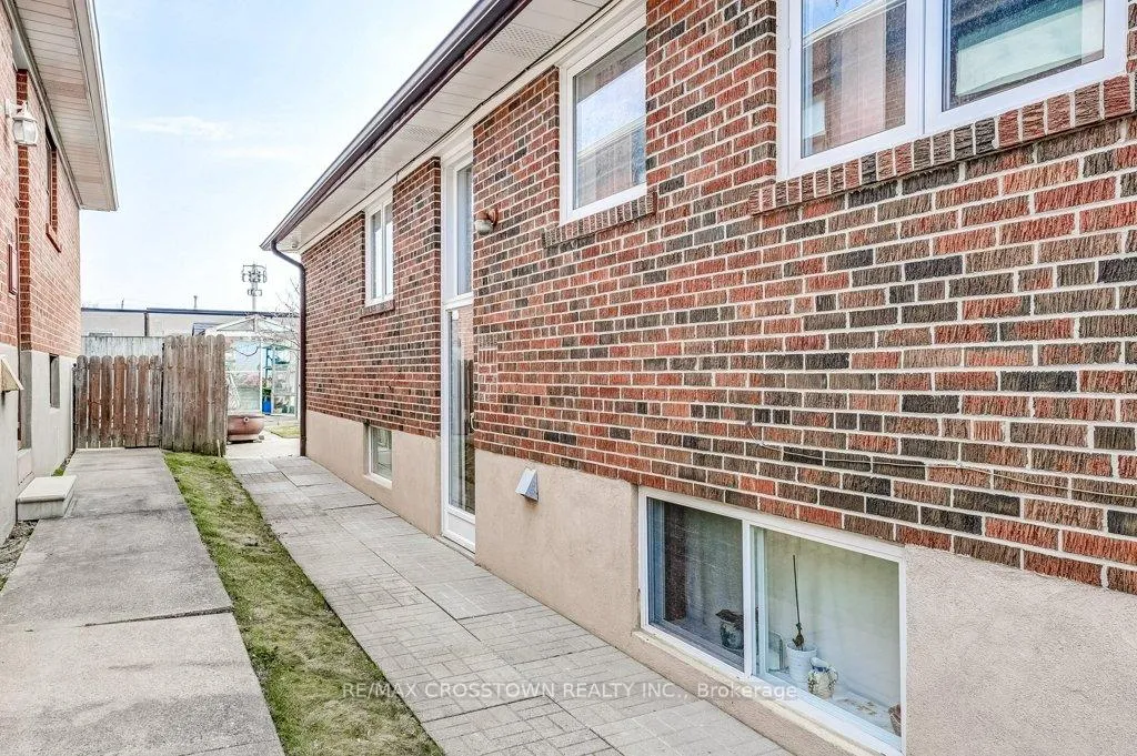 Photo 41 of 25 Rockbank Crescent, North York, Humberlea-Pelmo Park — HOMEH