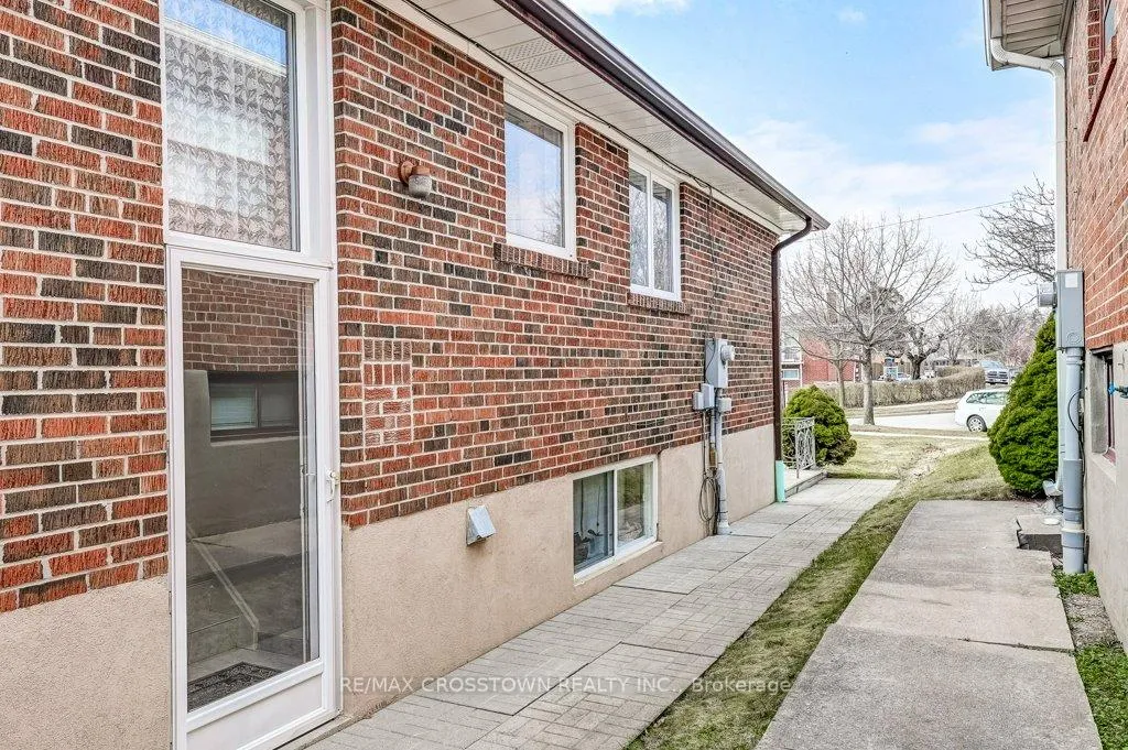 Photo 42 of 25 Rockbank Crescent, North York, Humberlea-Pelmo Park — HOMEH