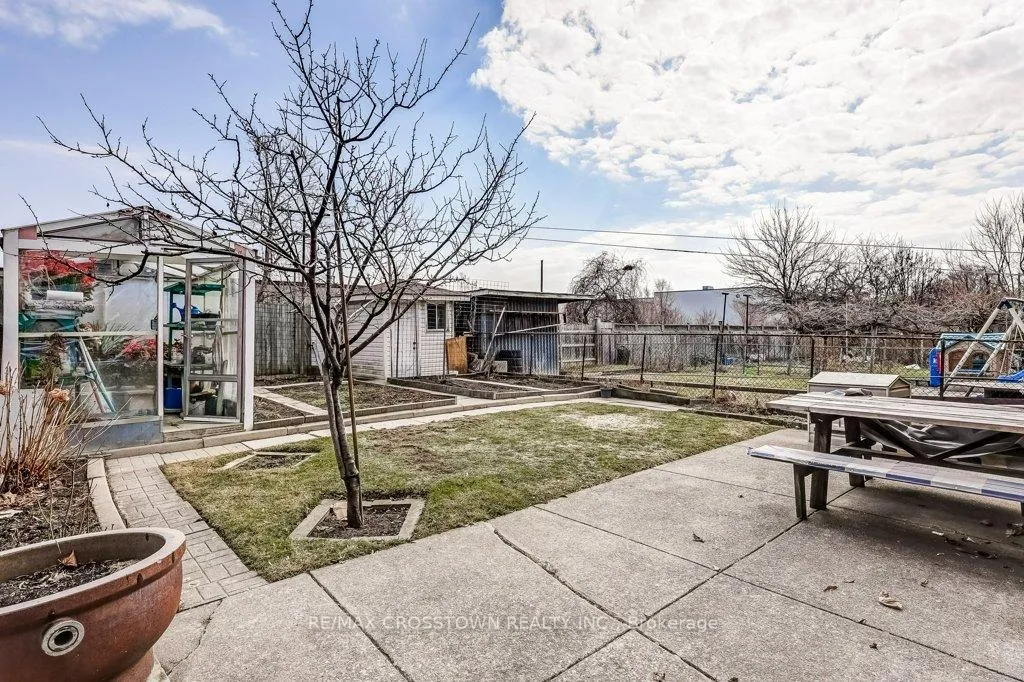 Photo 43 of 25 Rockbank Crescent, North York, Humberlea-Pelmo Park — HOMEH