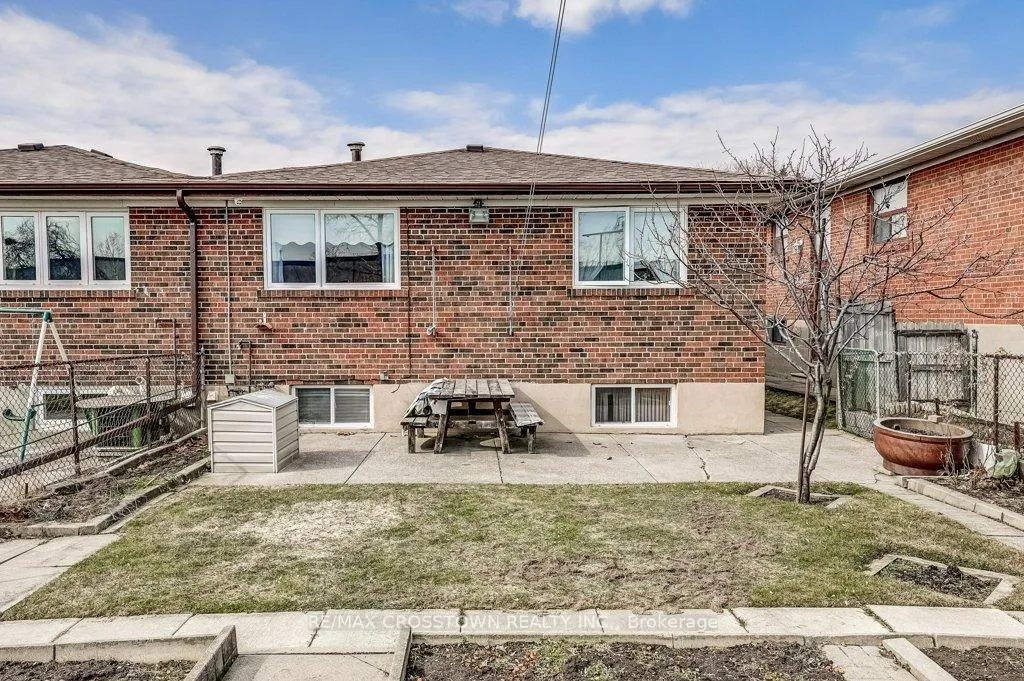 Photo 45 of 25 Rockbank Crescent, North York, Humberlea-Pelmo Park — HOMEH