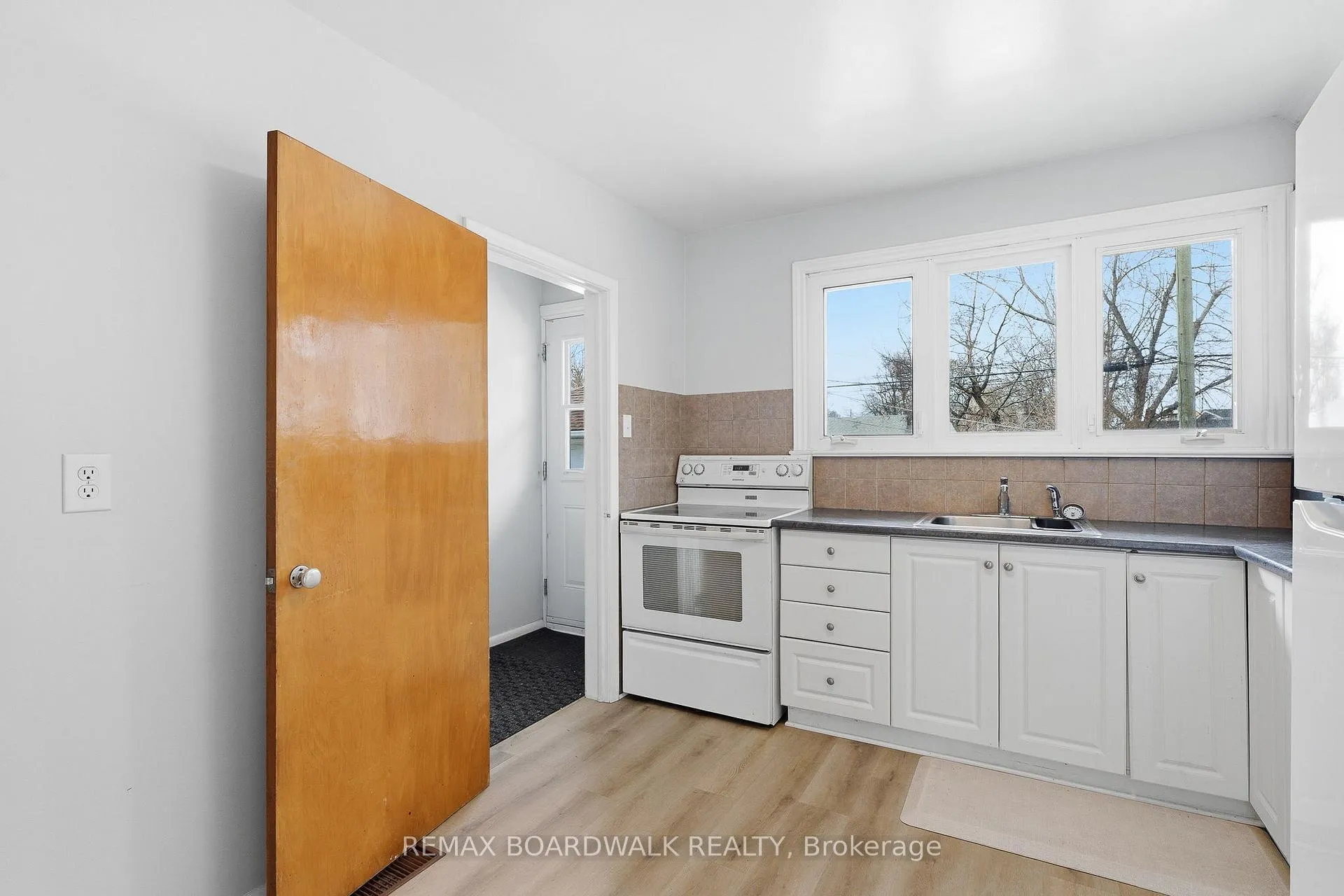 Photo 12 of 1106 Checkers Road, Ottawa, Bel Air Park — HOMEH