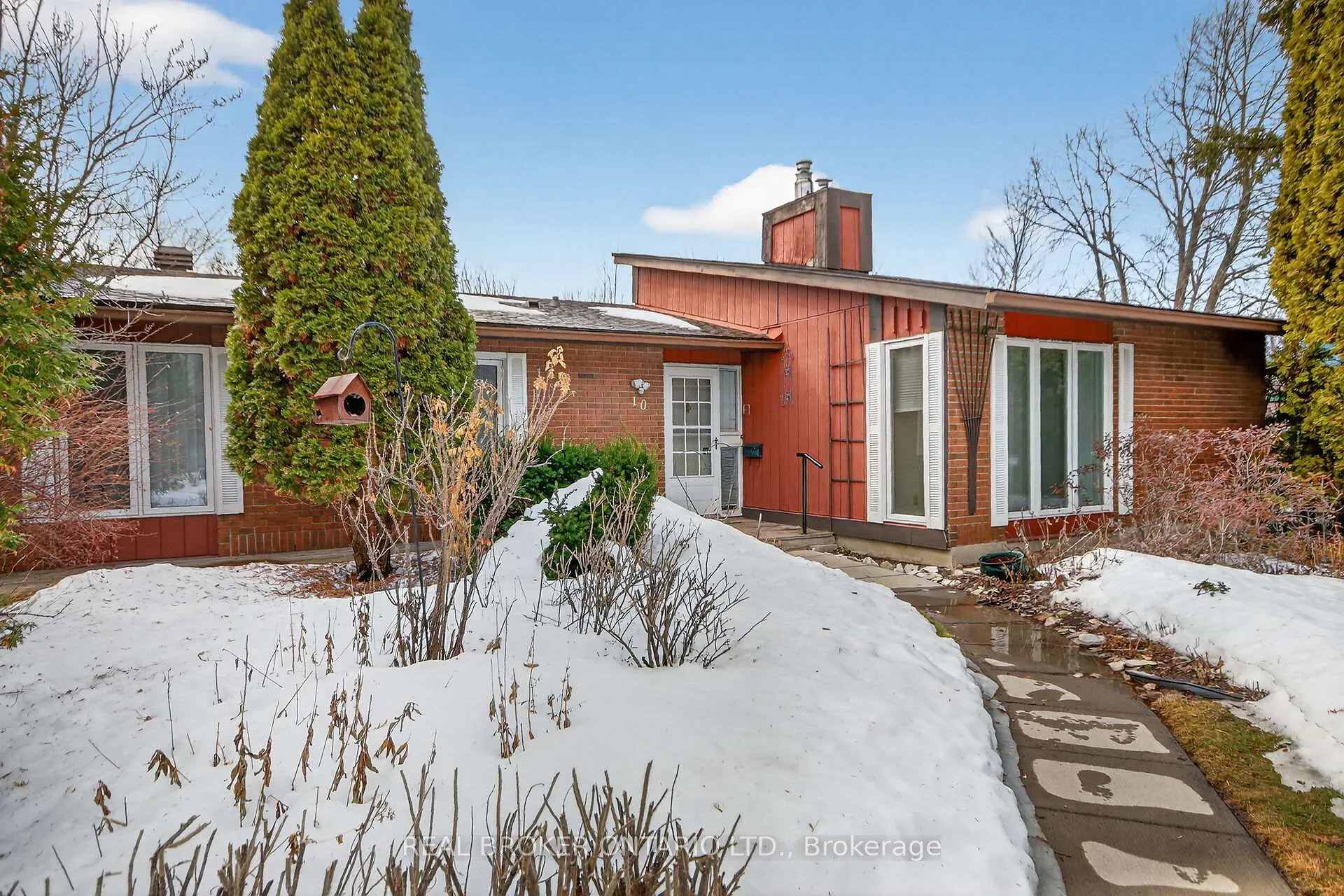 Front of 10 Amundsen Crescent