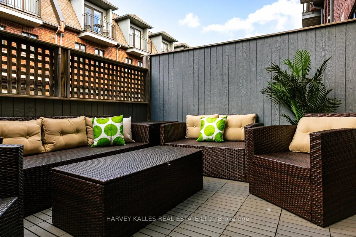 Photo 39 of 16 Powseland Crescent, Vaughan, West Woodbridge — HOMEH