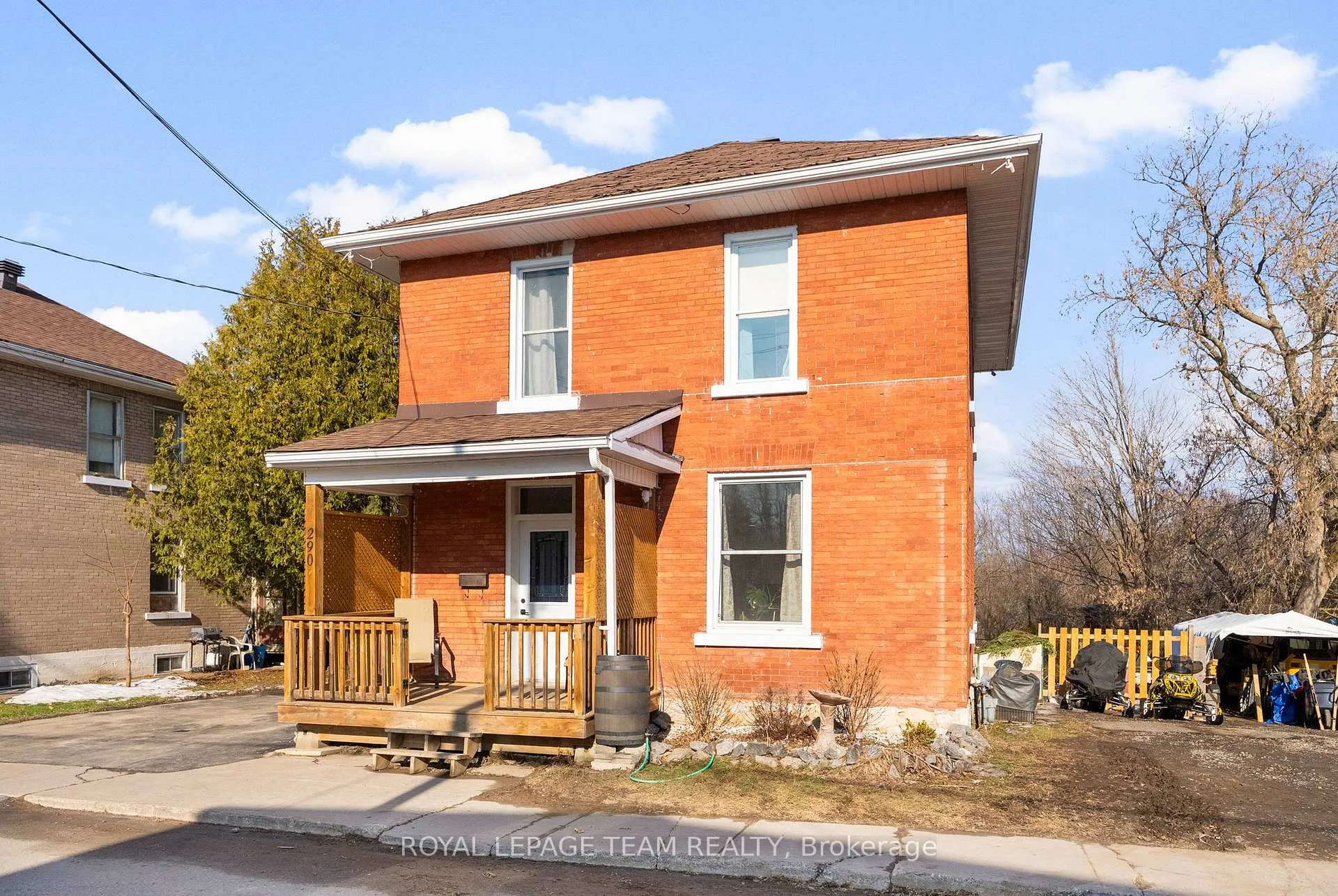 Photo 2 of 290 Thompson Avenue, Renfrew — HOMEH
