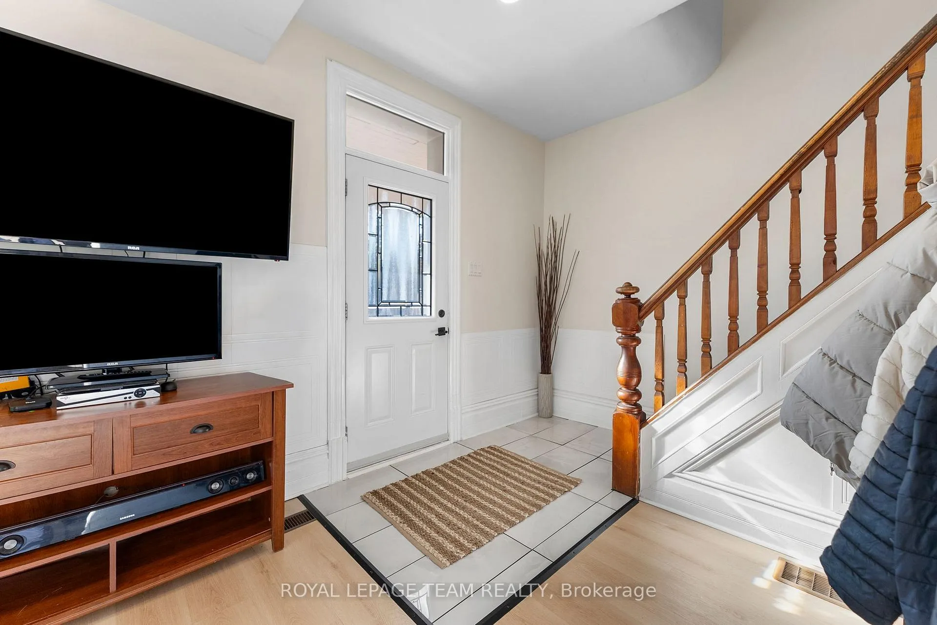 Photo 5 of 290 Thompson Avenue, Renfrew — HOMEH