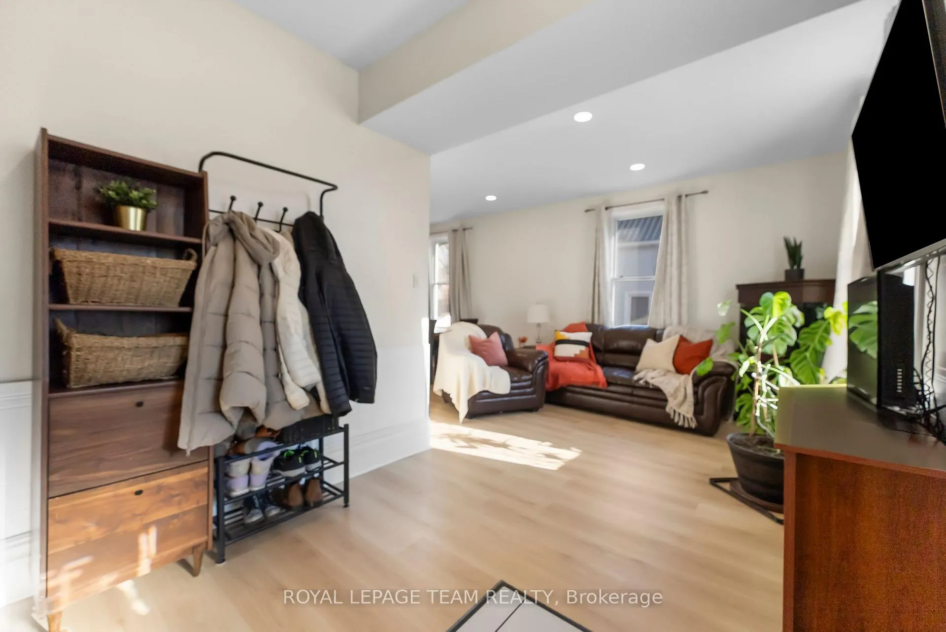 Photo 6 of 290 Thompson Avenue, Renfrew — HOMEH