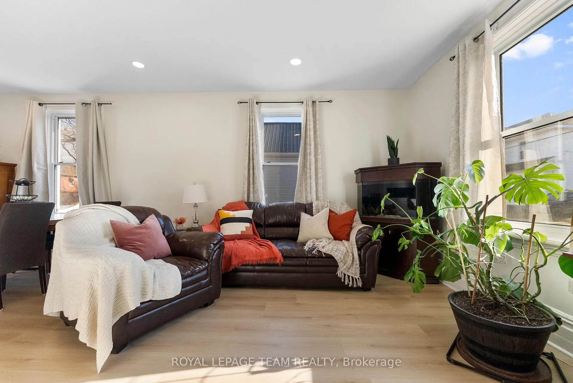 Photo 7 of 290 Thompson Avenue, Renfrew — HOMEH