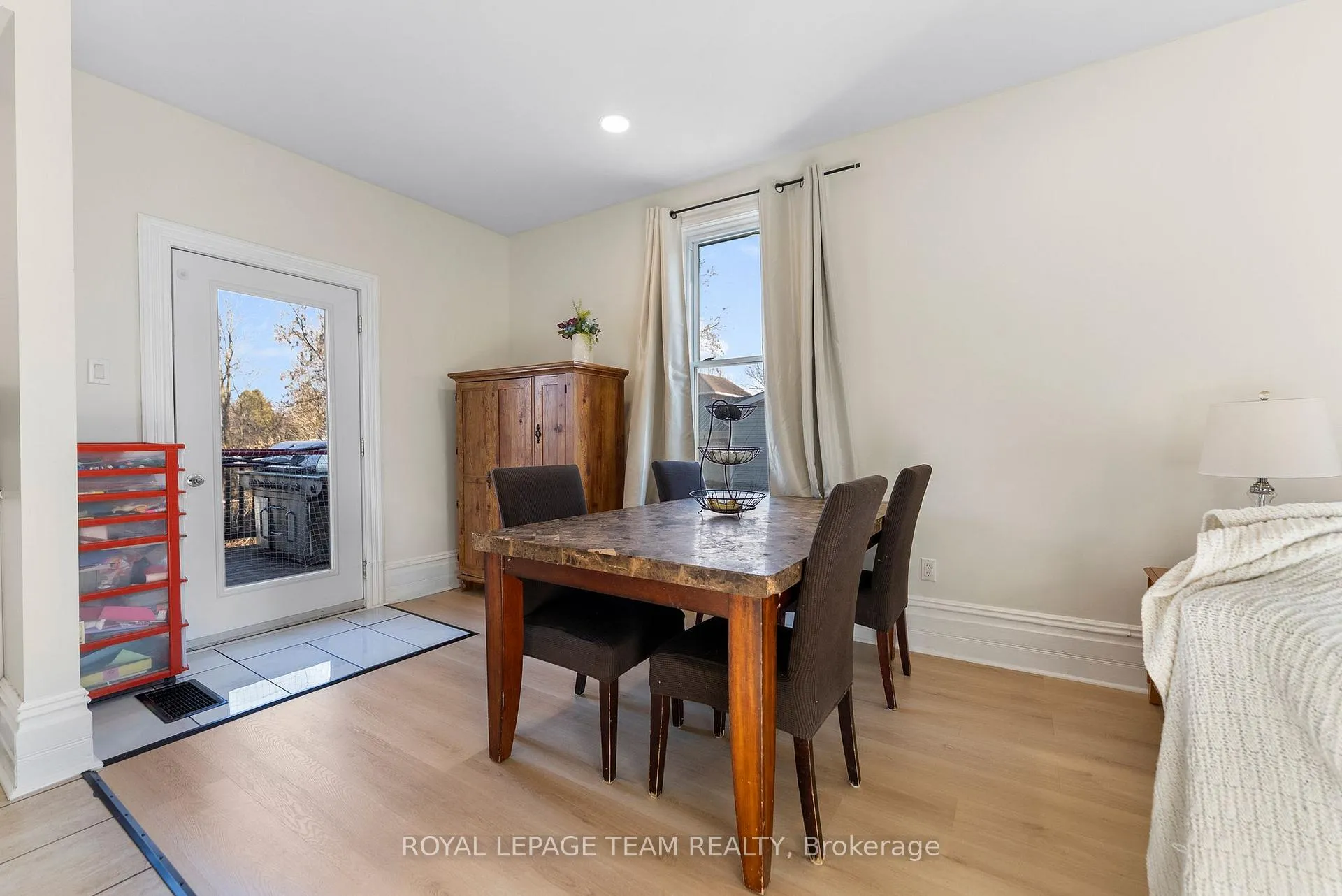 Photo 8 of 290 Thompson Avenue, Renfrew — HOMEH