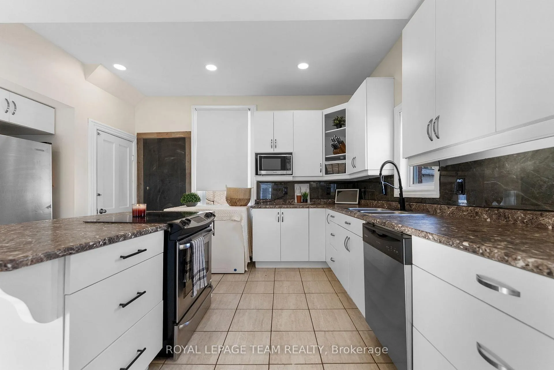 Photo 9 of 290 Thompson Avenue, Renfrew — HOMEH