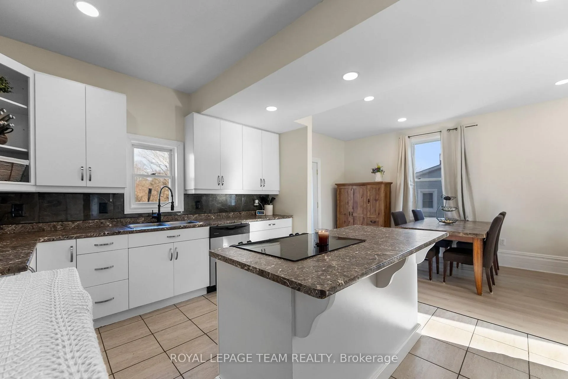 Photo 11 of 290 Thompson Avenue, Renfrew — HOMEH
