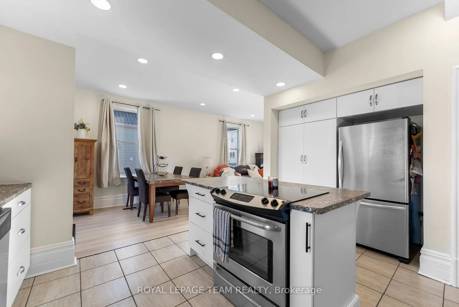Photo 12 of 290 Thompson Avenue, Renfrew — HOMEH