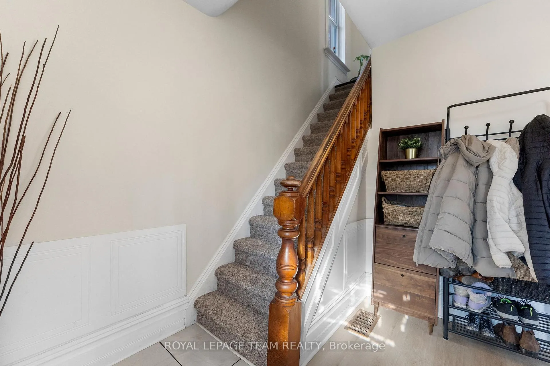 Photo 13 of 290 Thompson Avenue, Renfrew — HOMEH