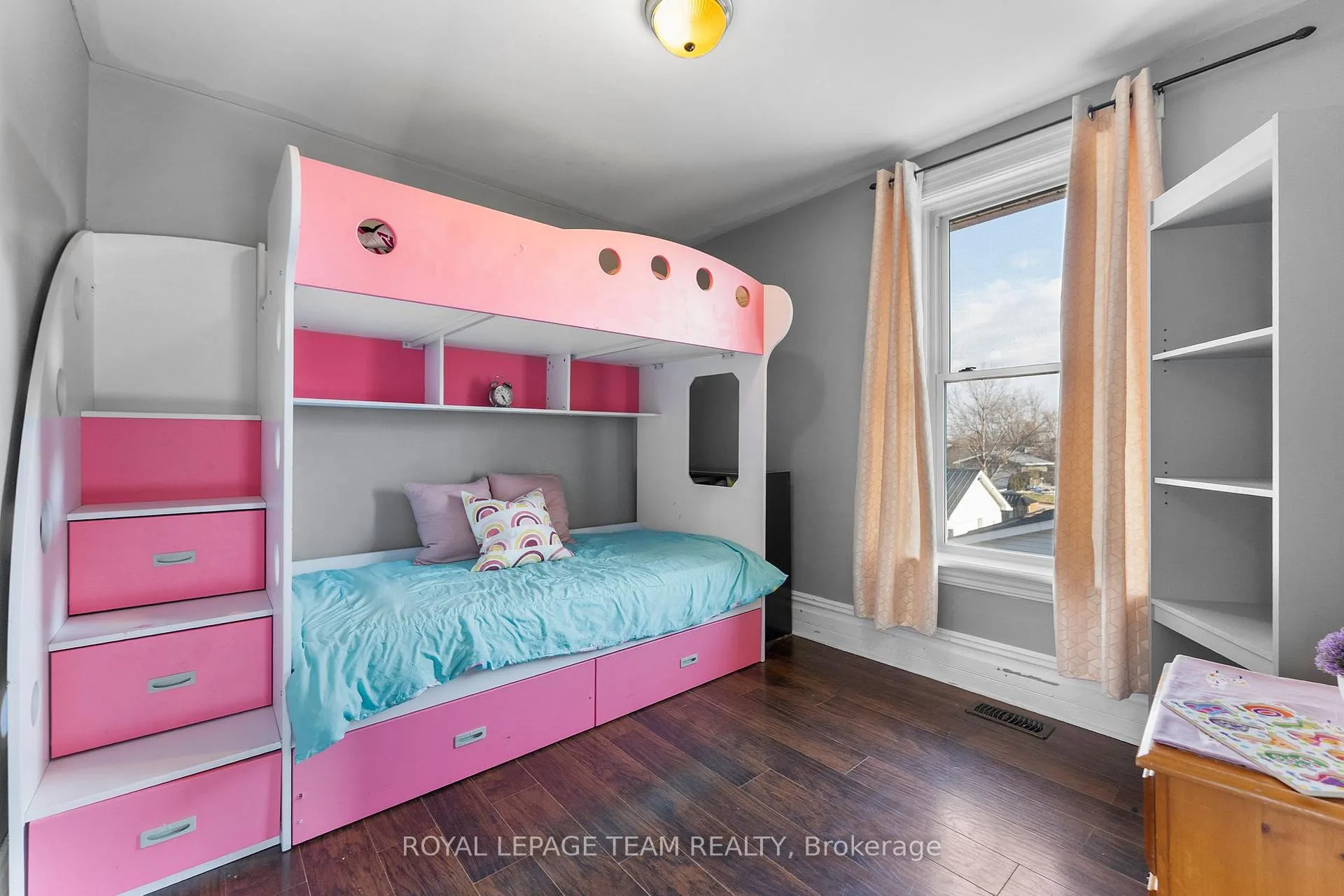 Photo 17 of 290 Thompson Avenue, Renfrew — HOMEH