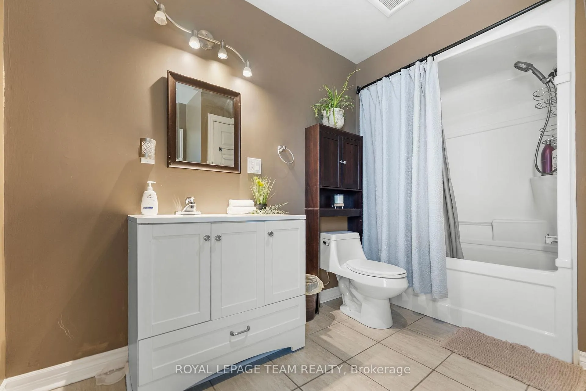 Photo 18 of 290 Thompson Avenue, Renfrew — HOMEH