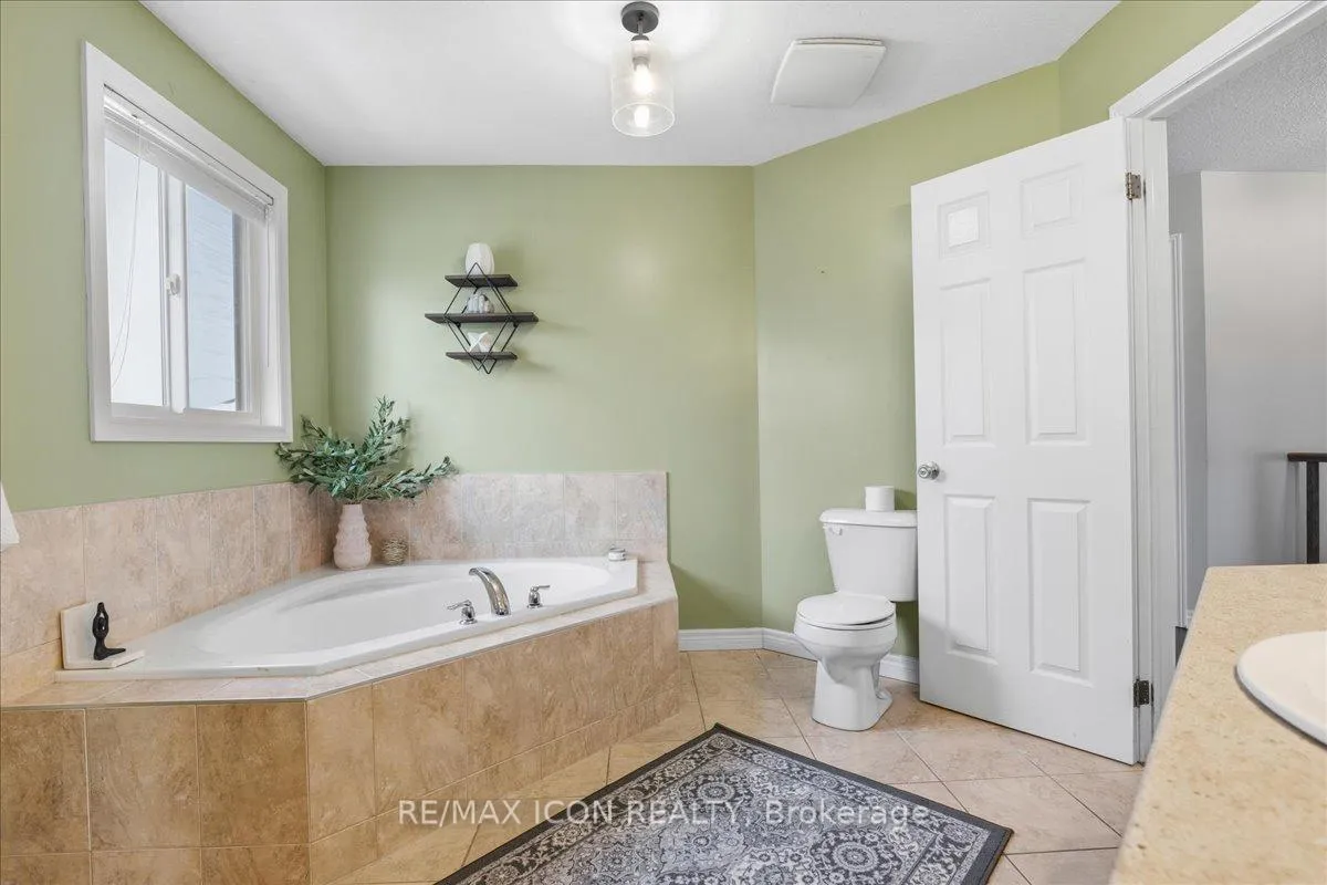 Photo 17 of 361 Sienna Crescent, Kitchener, Huron Park — HOMEH