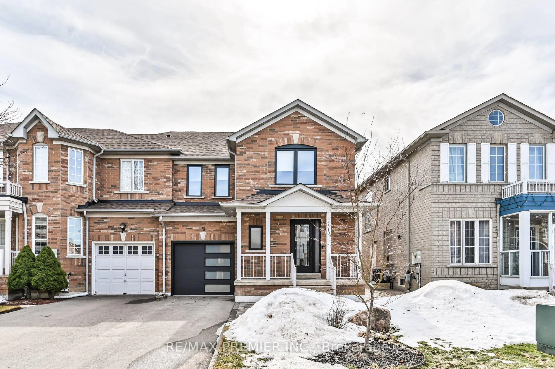 Front of 152 Laurelhurst Crescent
