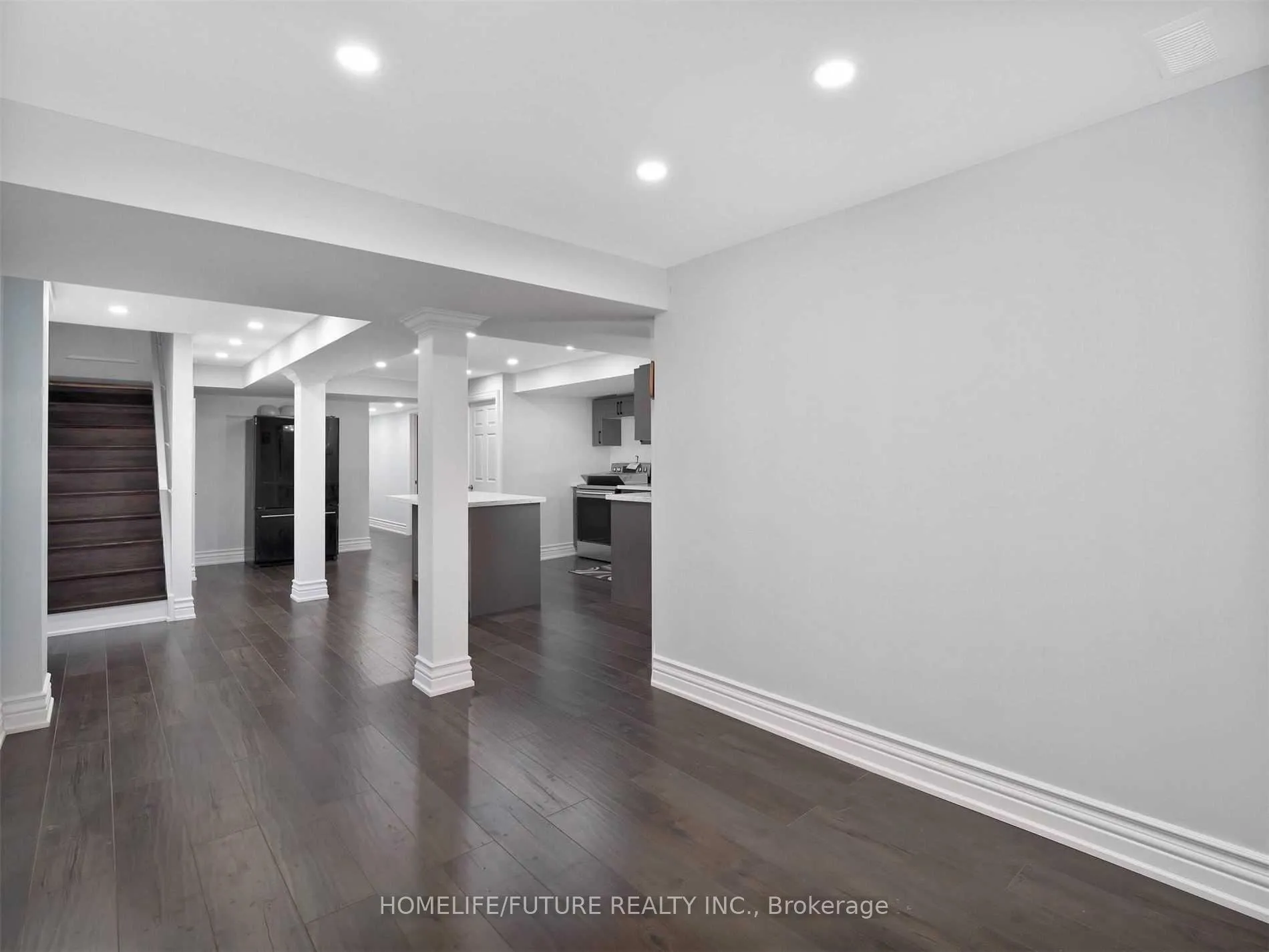 Photo 2 of 33 Retreat Boulevard, Vaughan, Vellore Village — HOMEH