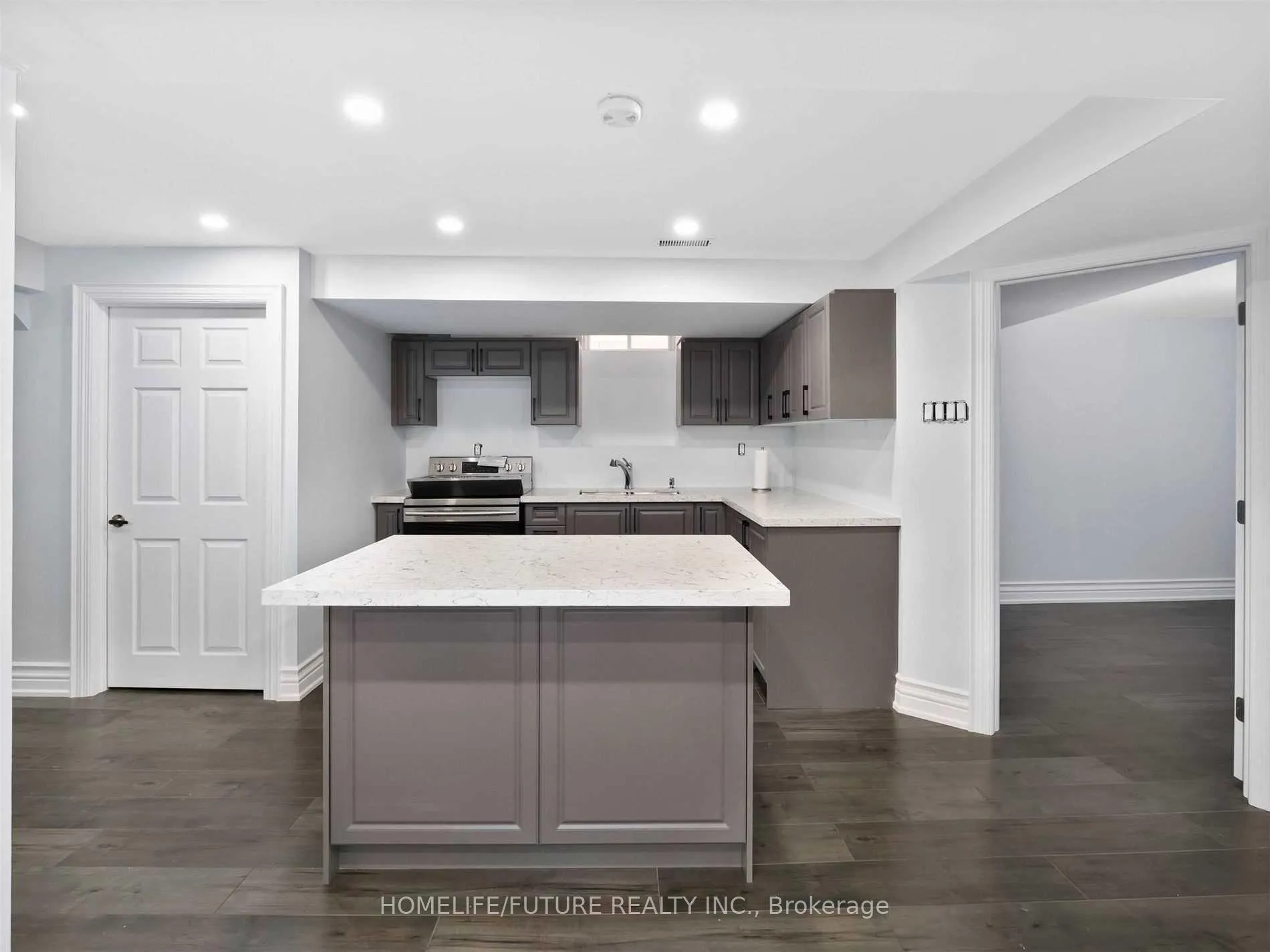Photo 4 of 33 Retreat Boulevard, Vaughan, Vellore Village — HOMEH