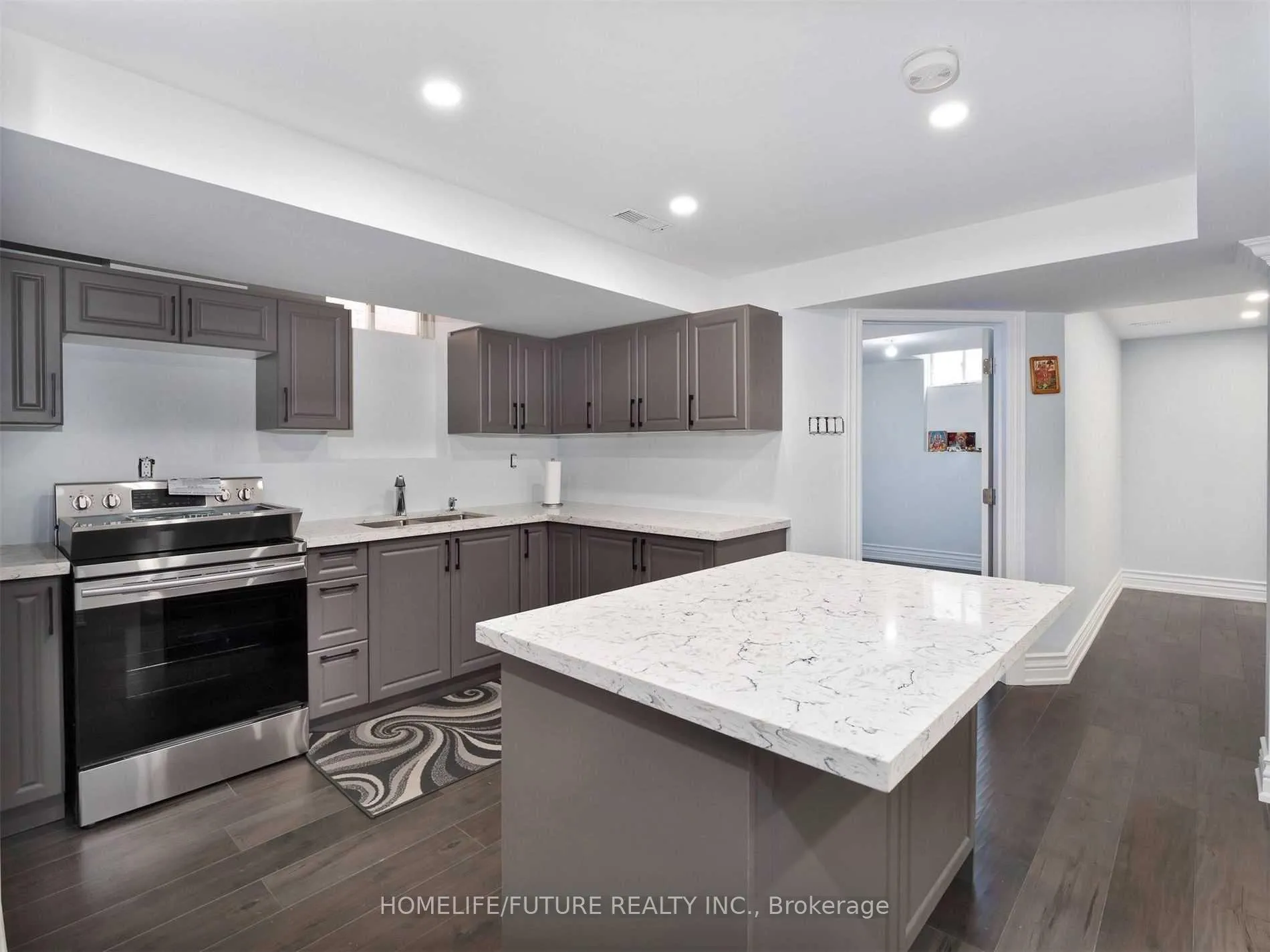 Photo 5 of 33 Retreat Boulevard, Vaughan, Vellore Village — HOMEH