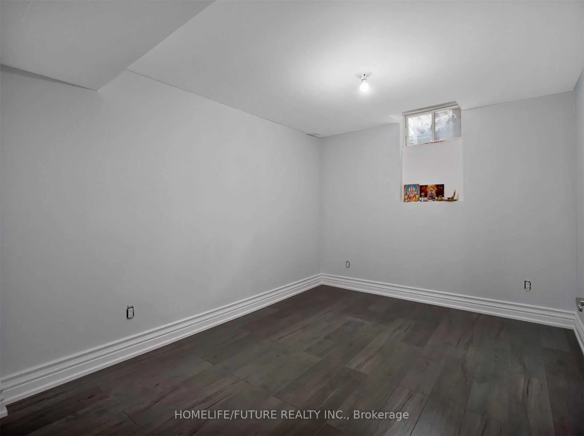 Photo 9 of 33 Retreat Boulevard, Vaughan, Vellore Village — HOMEH