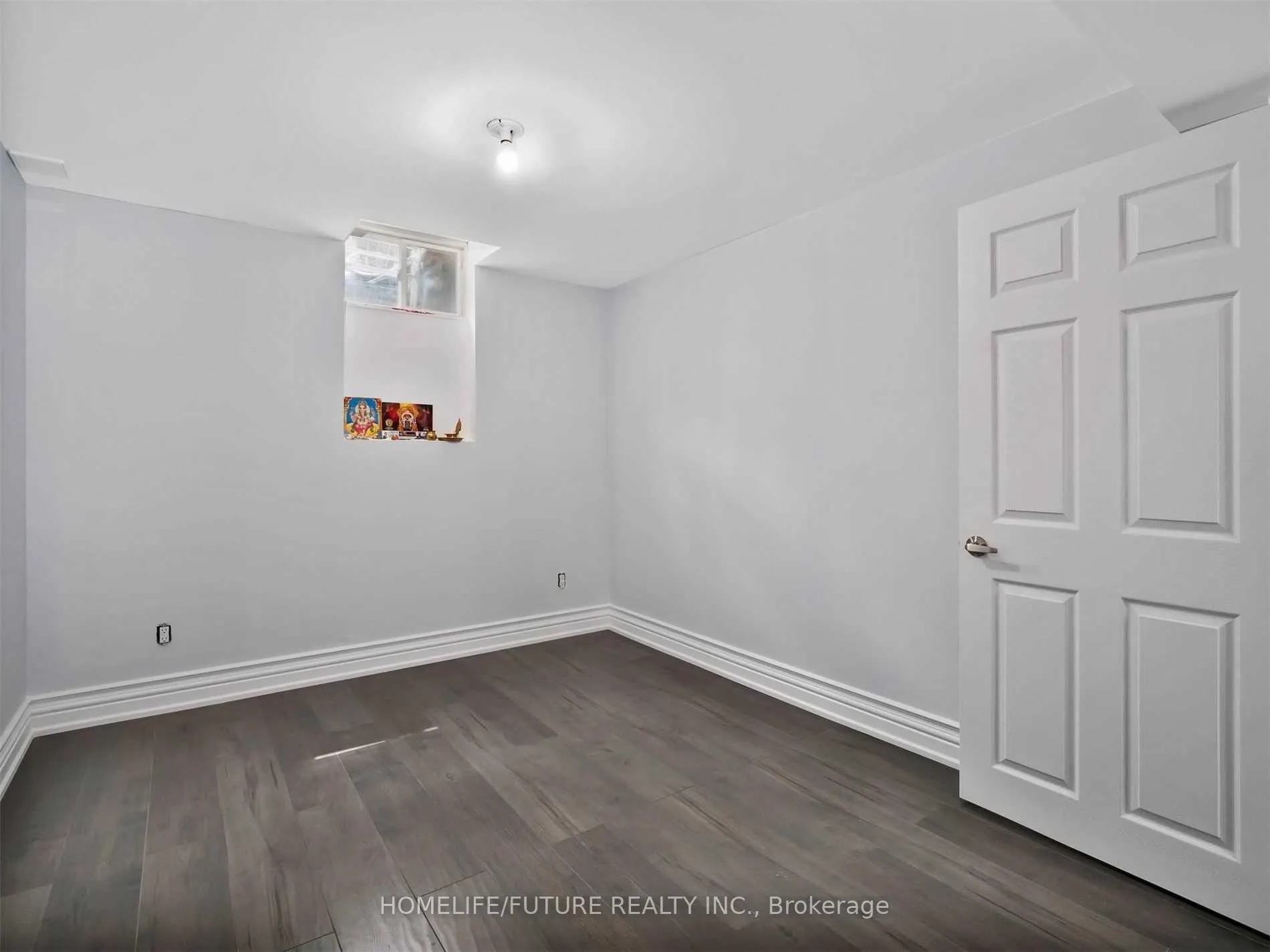 Photo 10 of 33 Retreat Boulevard, Vaughan, Vellore Village — HOMEH