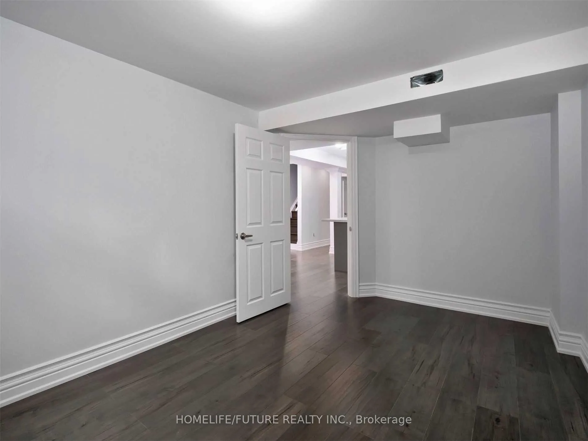 Photo 11 of 33 Retreat Boulevard, Vaughan, Vellore Village — HOMEH