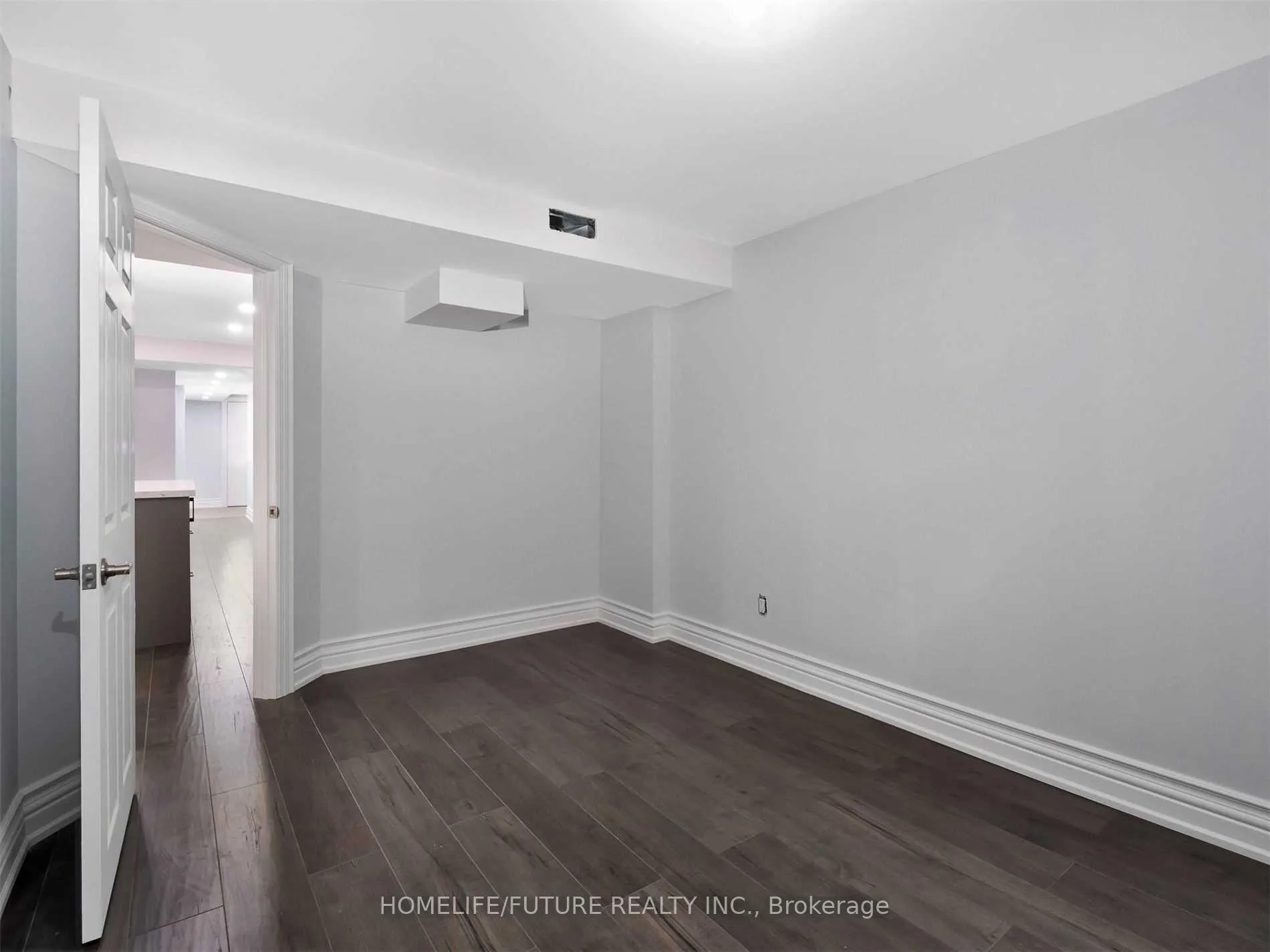 Photo 12 of 33 Retreat Boulevard, Vaughan, Vellore Village — HOMEH