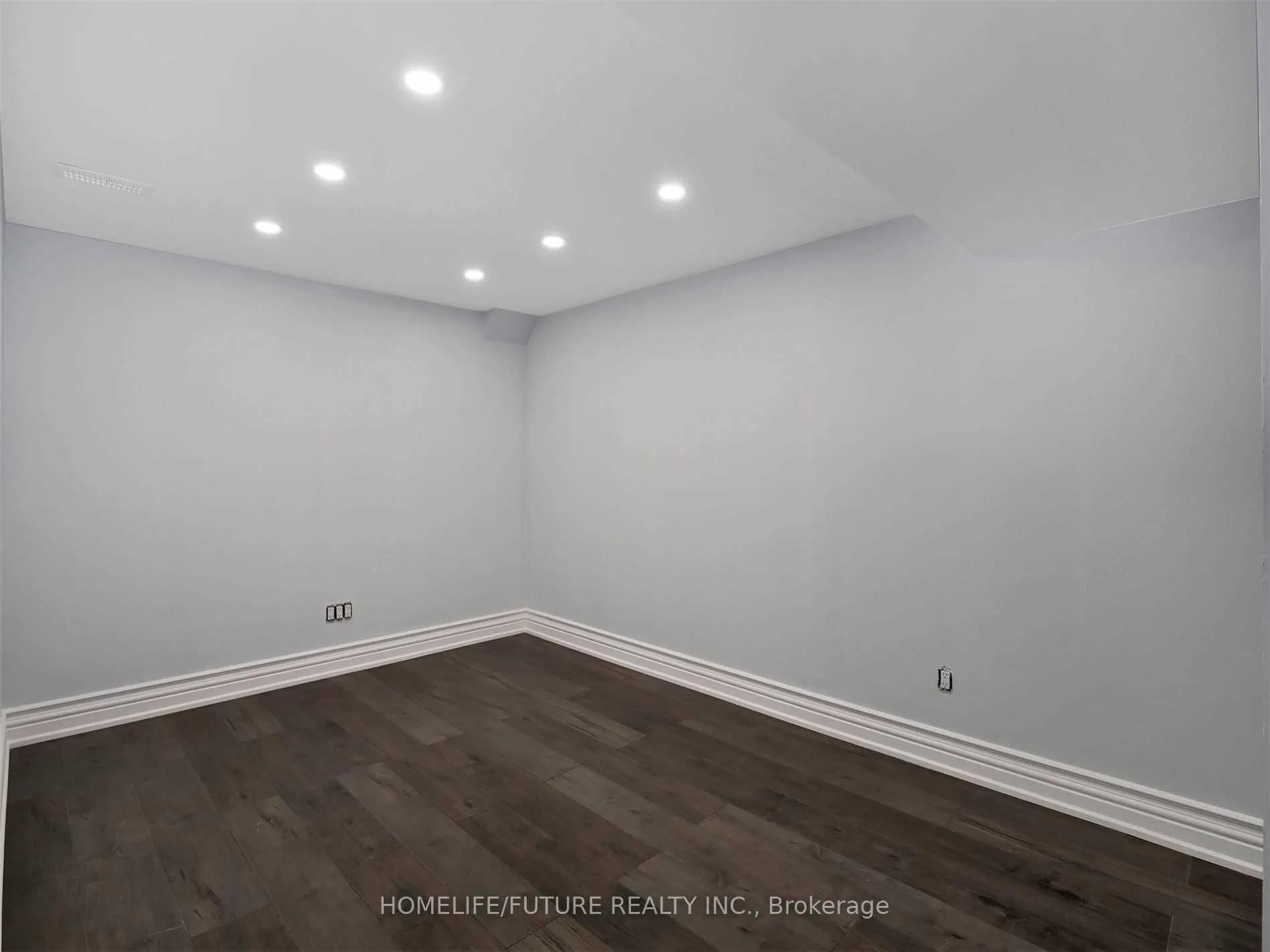 Photo 13 of 33 Retreat Boulevard, Vaughan, Vellore Village — HOMEH