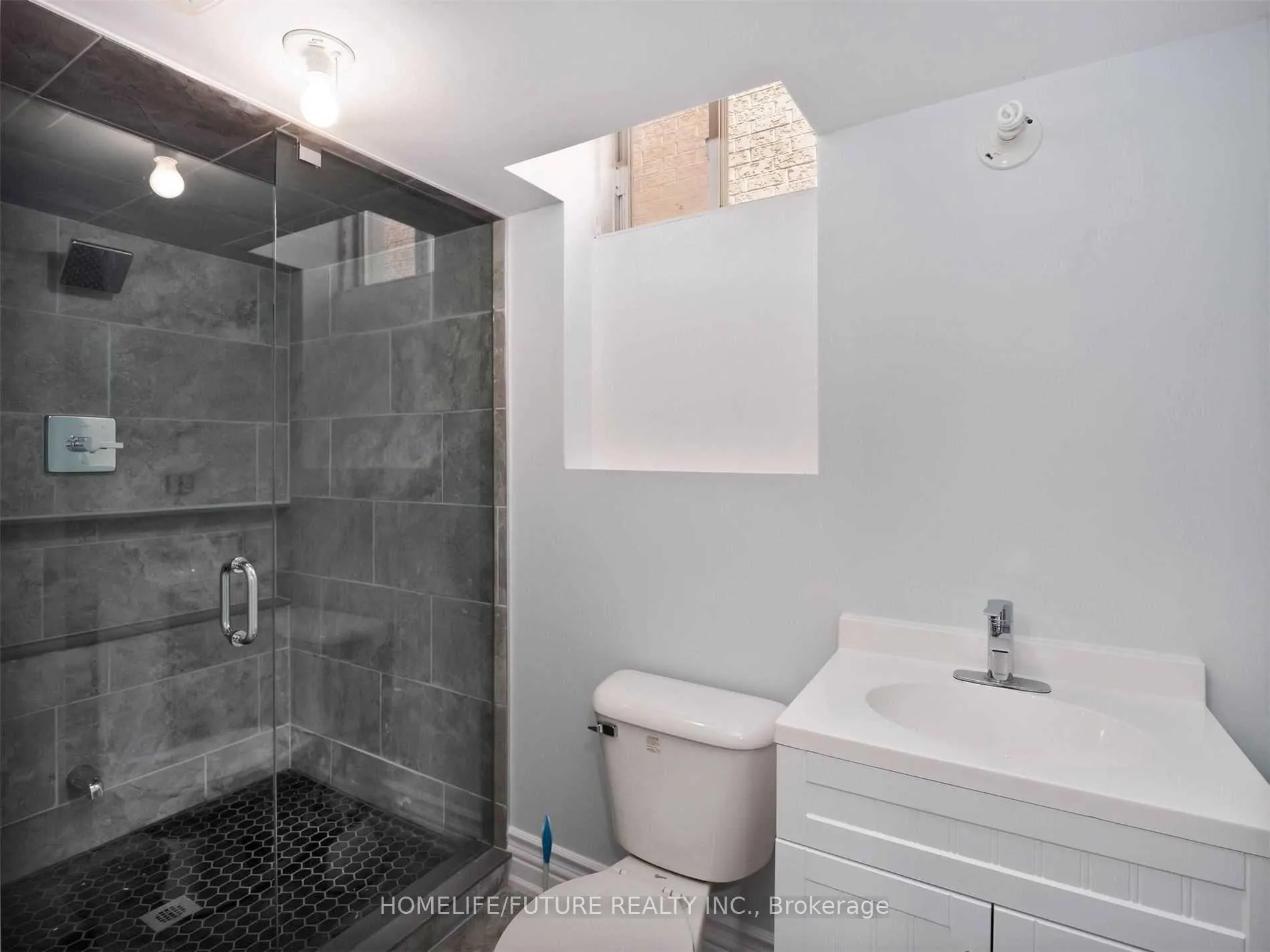 Photo 14 of 33 Retreat Boulevard, Vaughan, Vellore Village — HOMEH