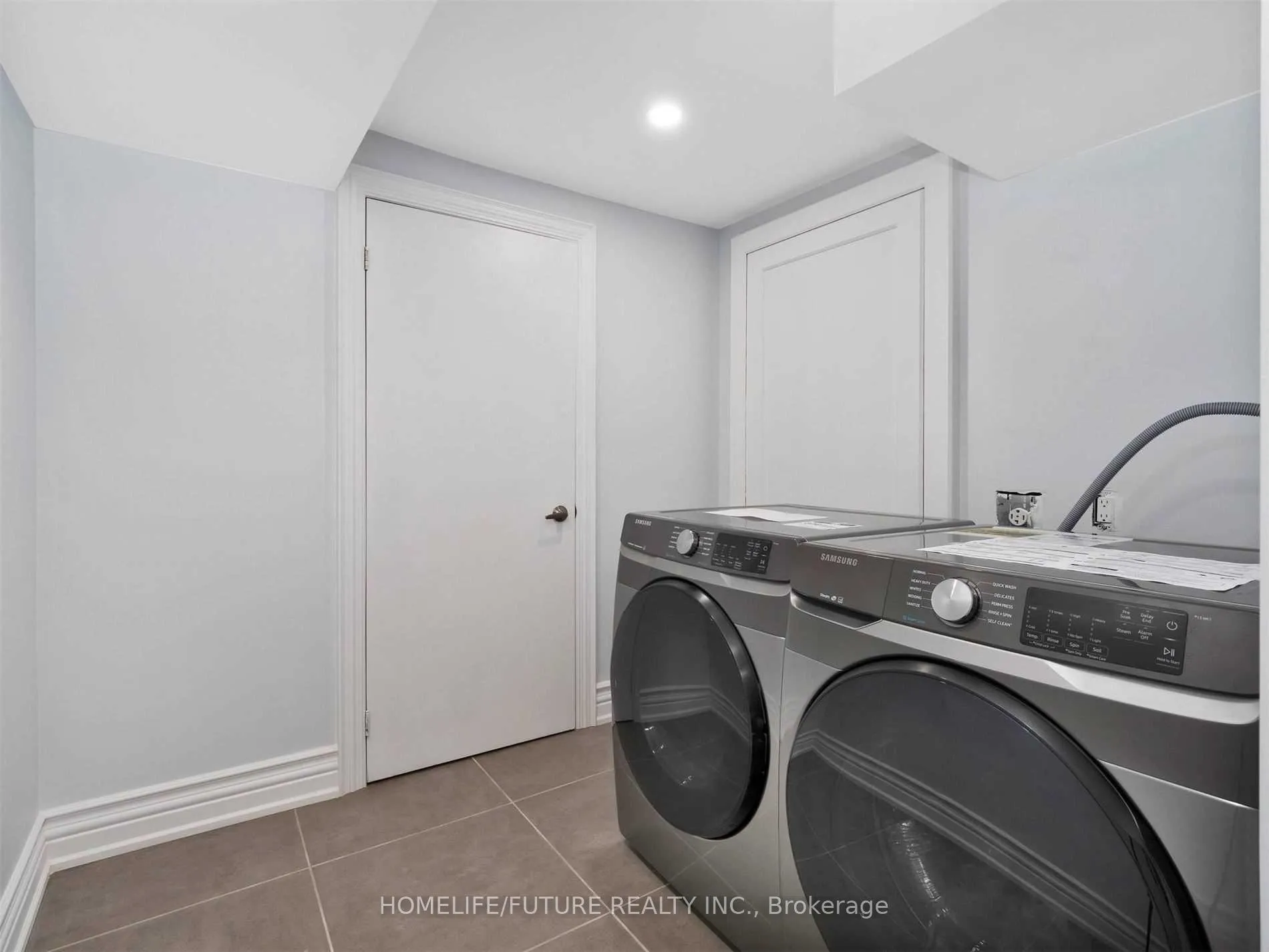 Photo 15 of 33 Retreat Boulevard, Vaughan, Vellore Village — HOMEH