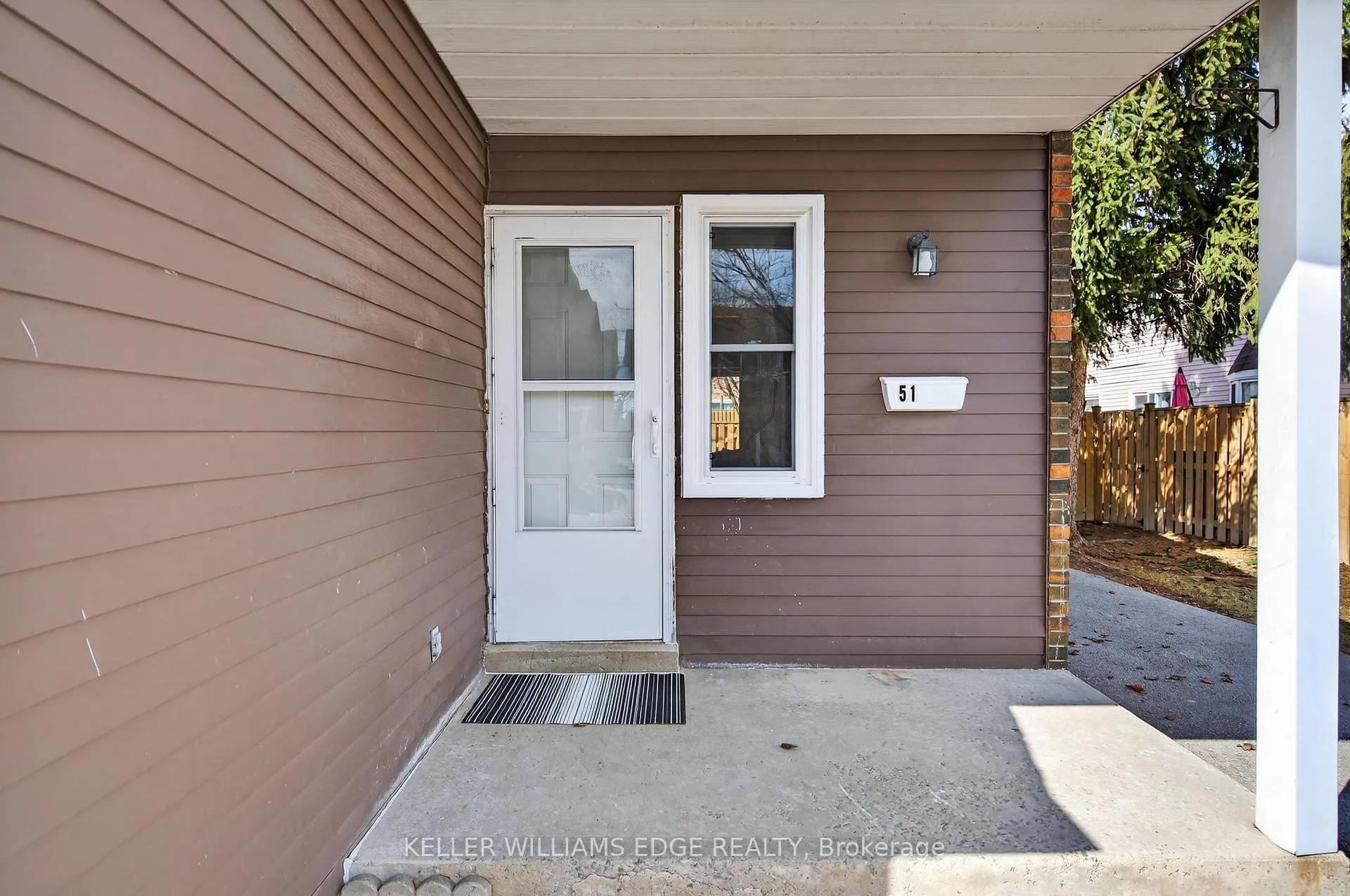 Photo 4 of Unit 51, 2185 Fairchild Boulevard, Burlington, Tyandaga — HOMEH