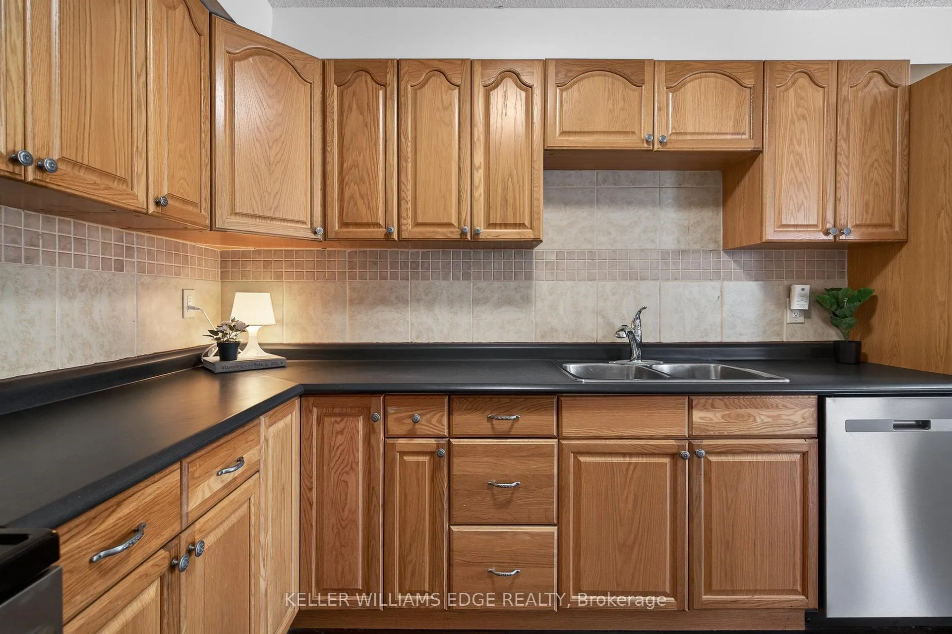 Photo 18 of Unit 51, 2185 Fairchild Boulevard, Burlington, Tyandaga — HOMEH