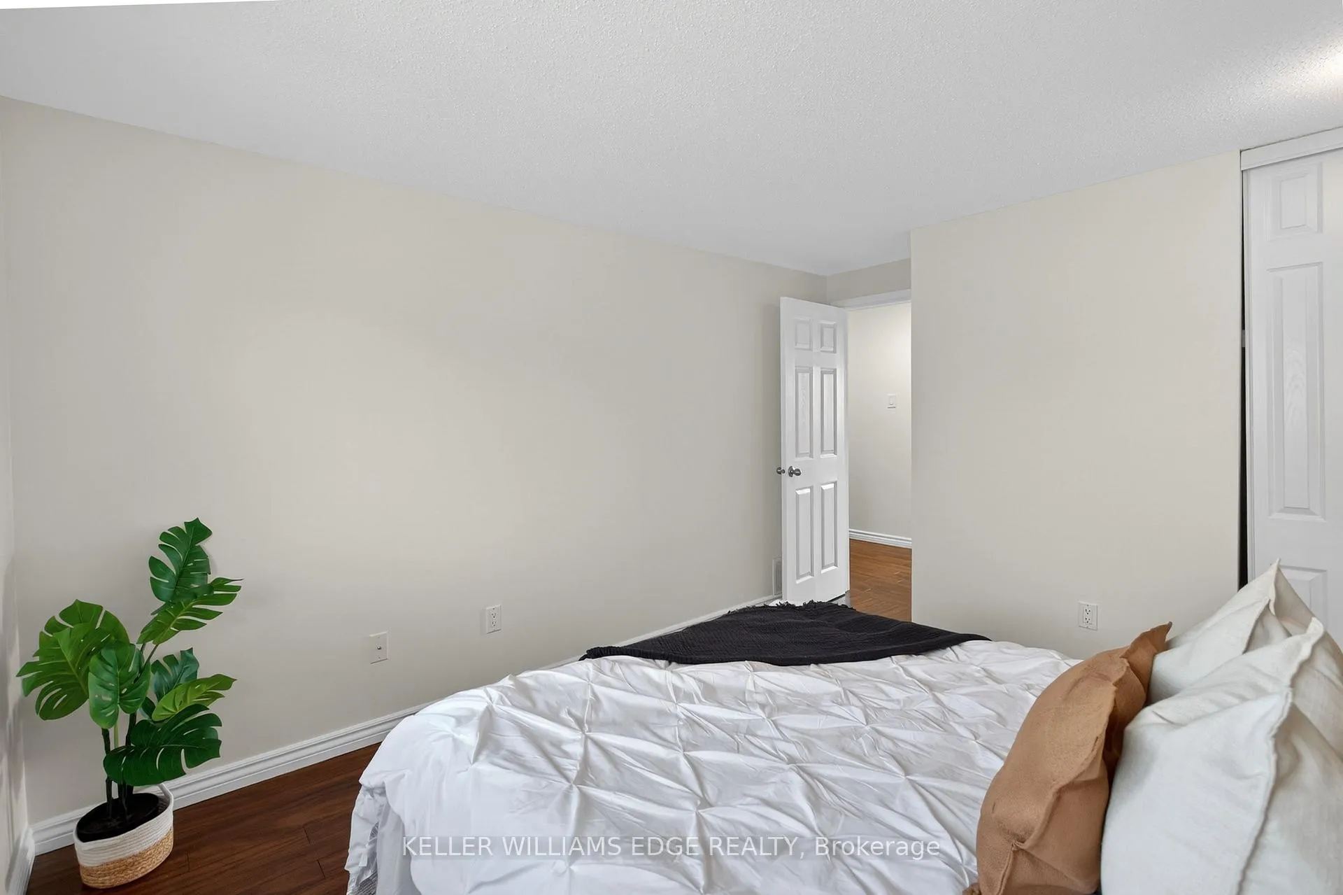 Photo 27 of Unit 51, 2185 Fairchild Boulevard, Burlington, Tyandaga — HOMEH
