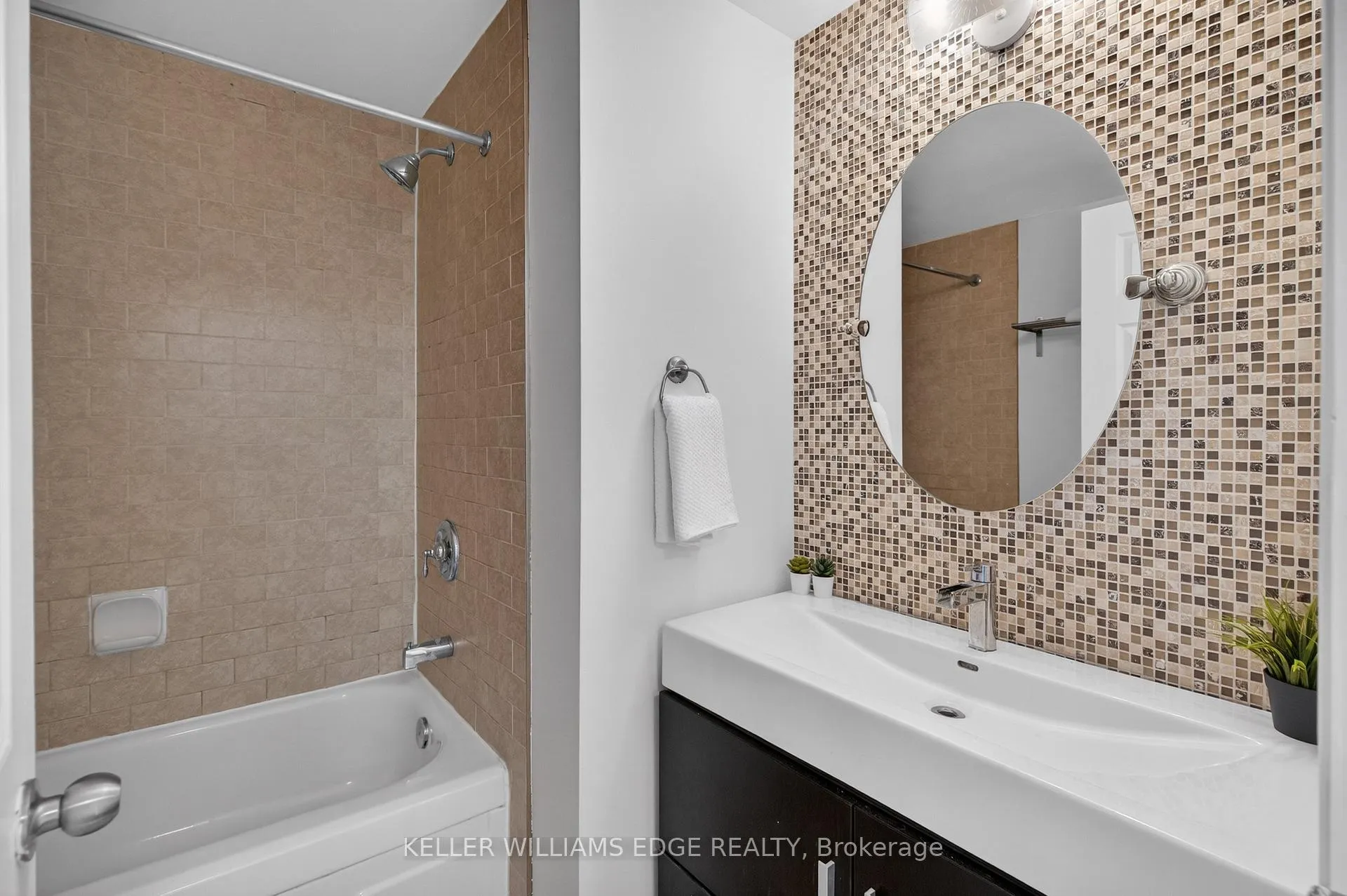 Photo 30 of Unit 51, 2185 Fairchild Boulevard, Burlington, Tyandaga — HOMEH
