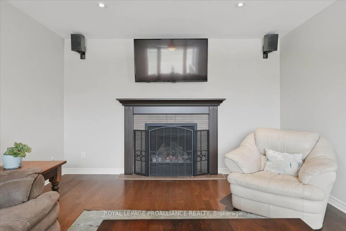 Photo 18 of 34 Kipling Drive, Belleville, Thurlow Ward — HOMEH