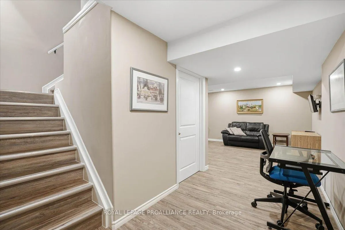 Photo 37 of 34 Kipling Drive, Belleville, Thurlow Ward — HOMEH
