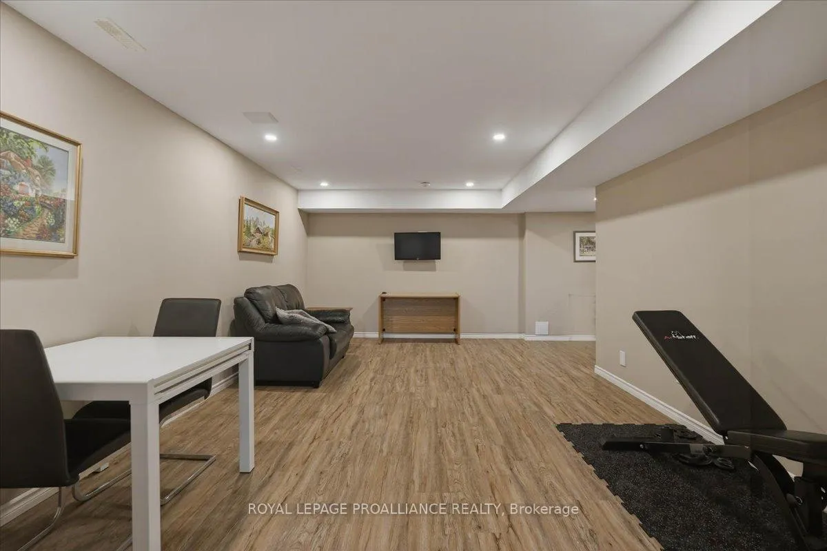 Photo 38 of 34 Kipling Drive, Belleville, Thurlow Ward — HOMEH