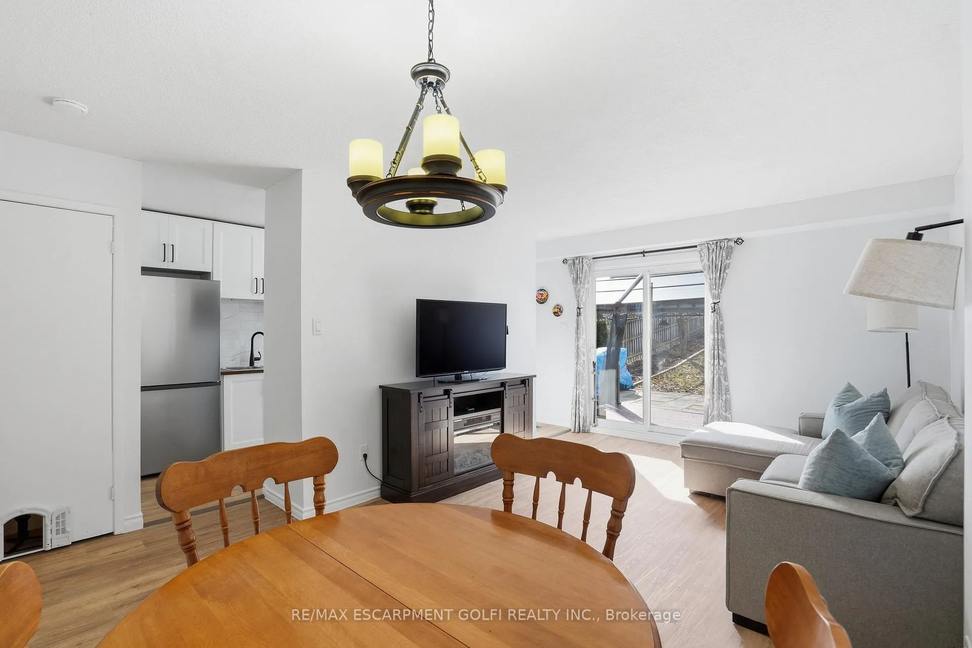 Photo 3 of 70 Gledhill Crescent, Hamilton, Gourley — HOMEH