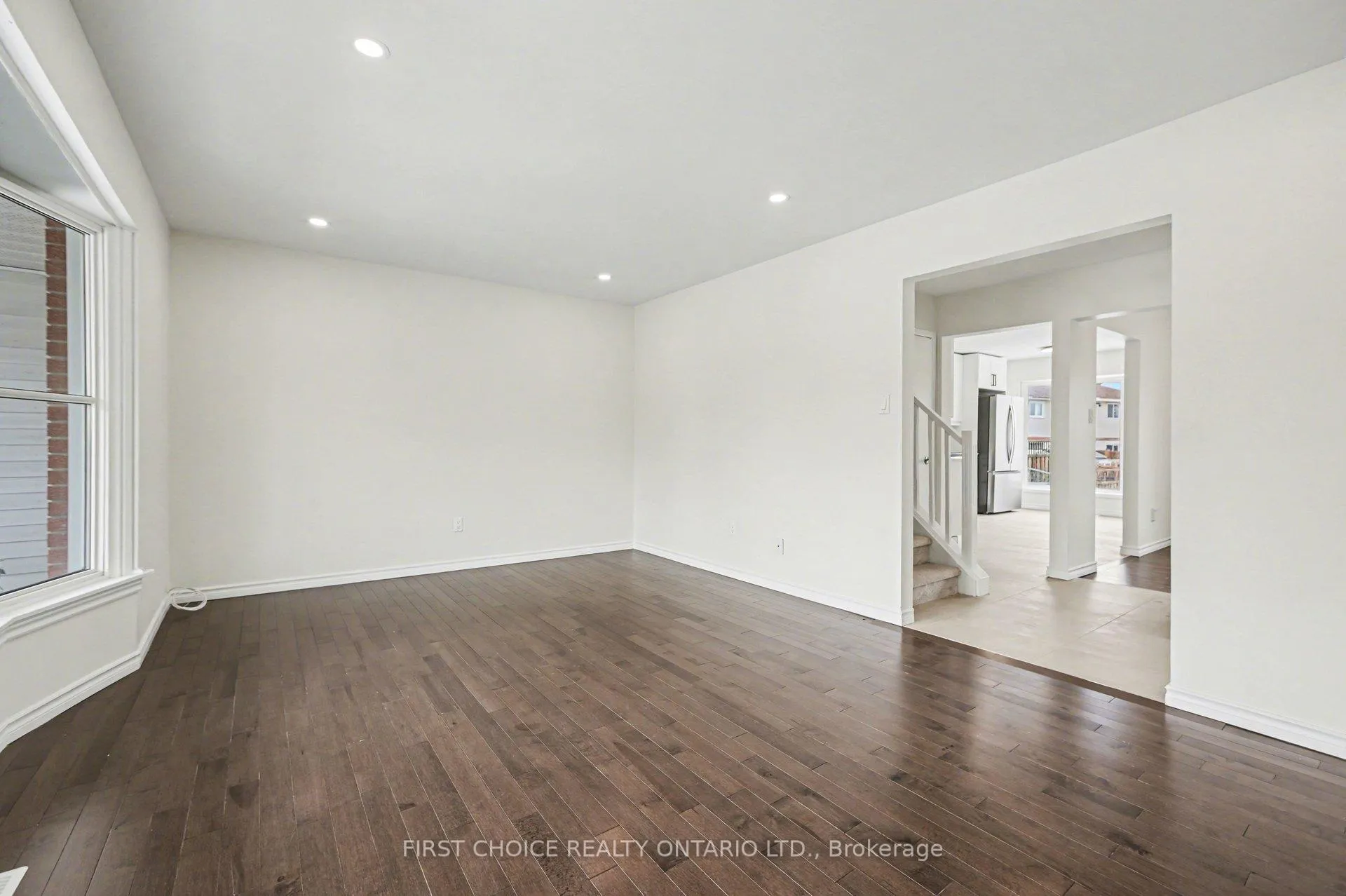 Photo 2 of 883 Lawnsberry Drive, Ottawa, Chatelaine Village — HOMEH
