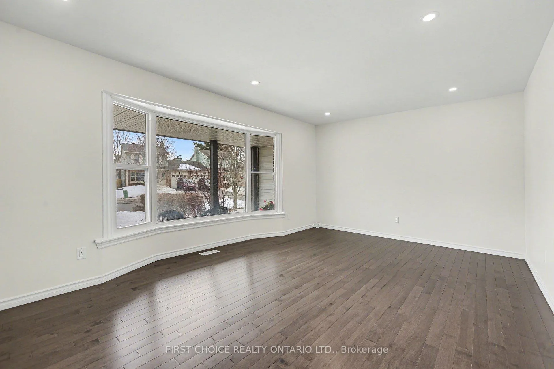 Photo 3 of 883 Lawnsberry Drive, Ottawa, Chatelaine Village — HOMEH