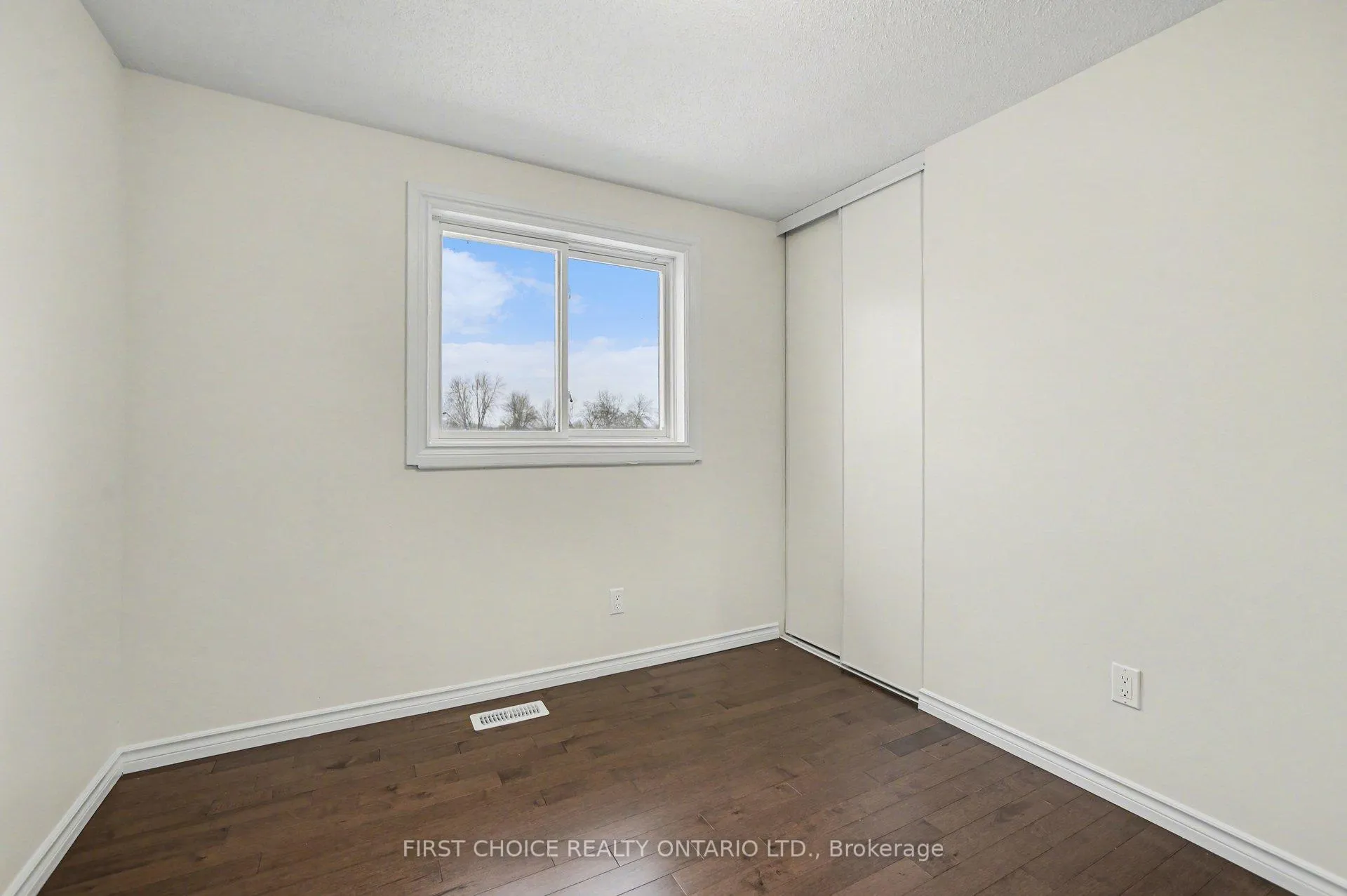 Photo 14 of 883 Lawnsberry Drive, Ottawa, Chatelaine Village — HOMEH